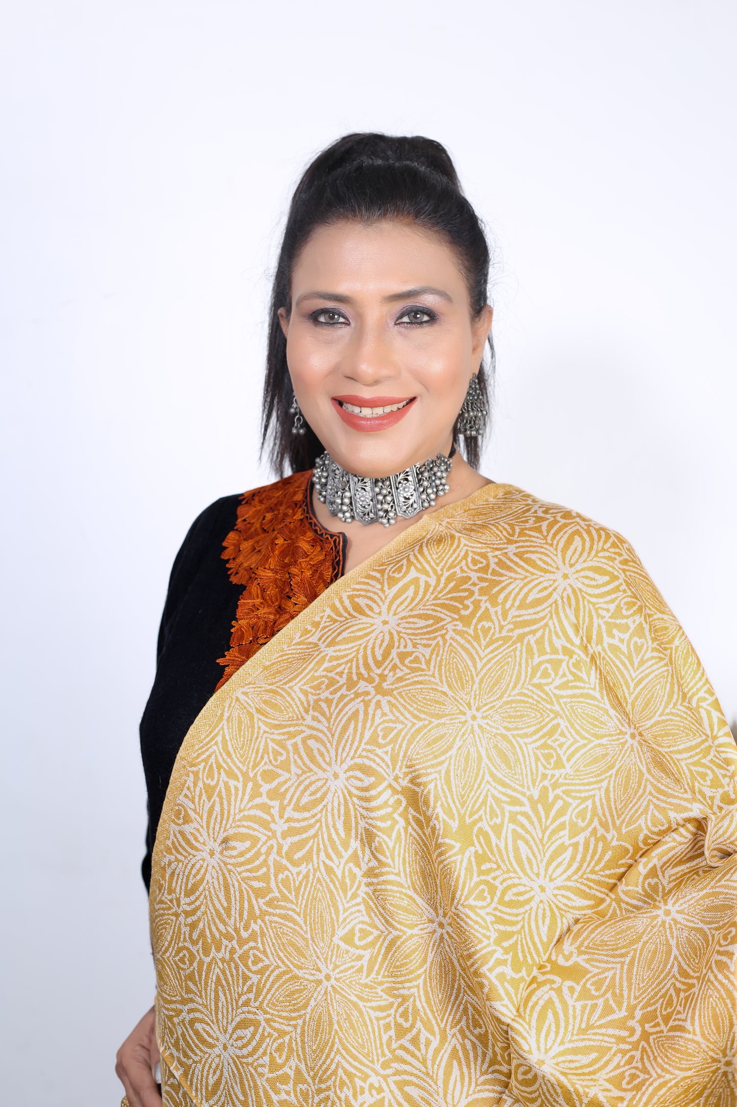 Elegant Zari Stole – Luxurious Handcrafted Silk Shawl with Intricate Gold Embroidery