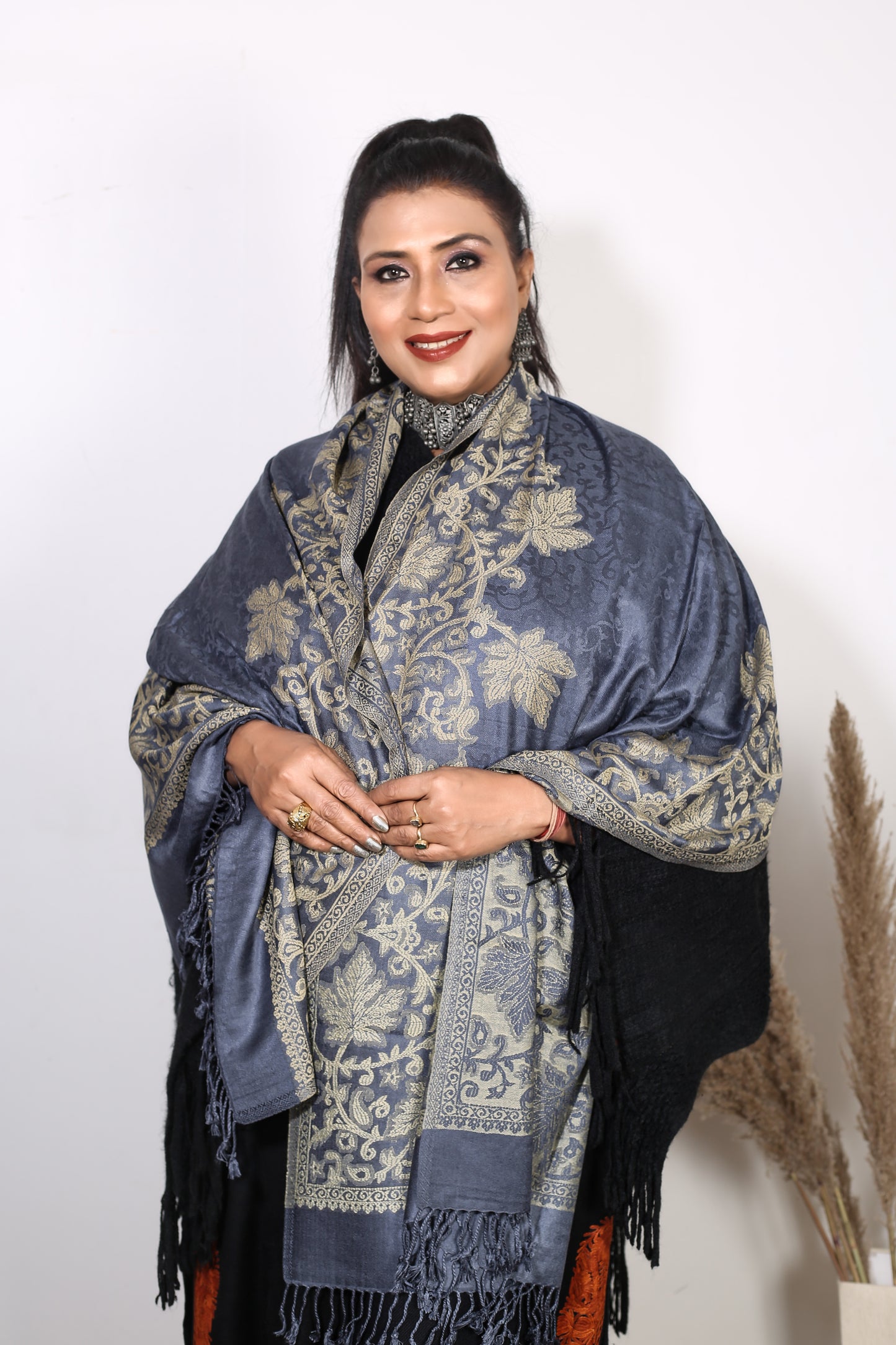 Elegant Eska Stole – Handcrafted Silk Shawl with Fine Zari Thread Work