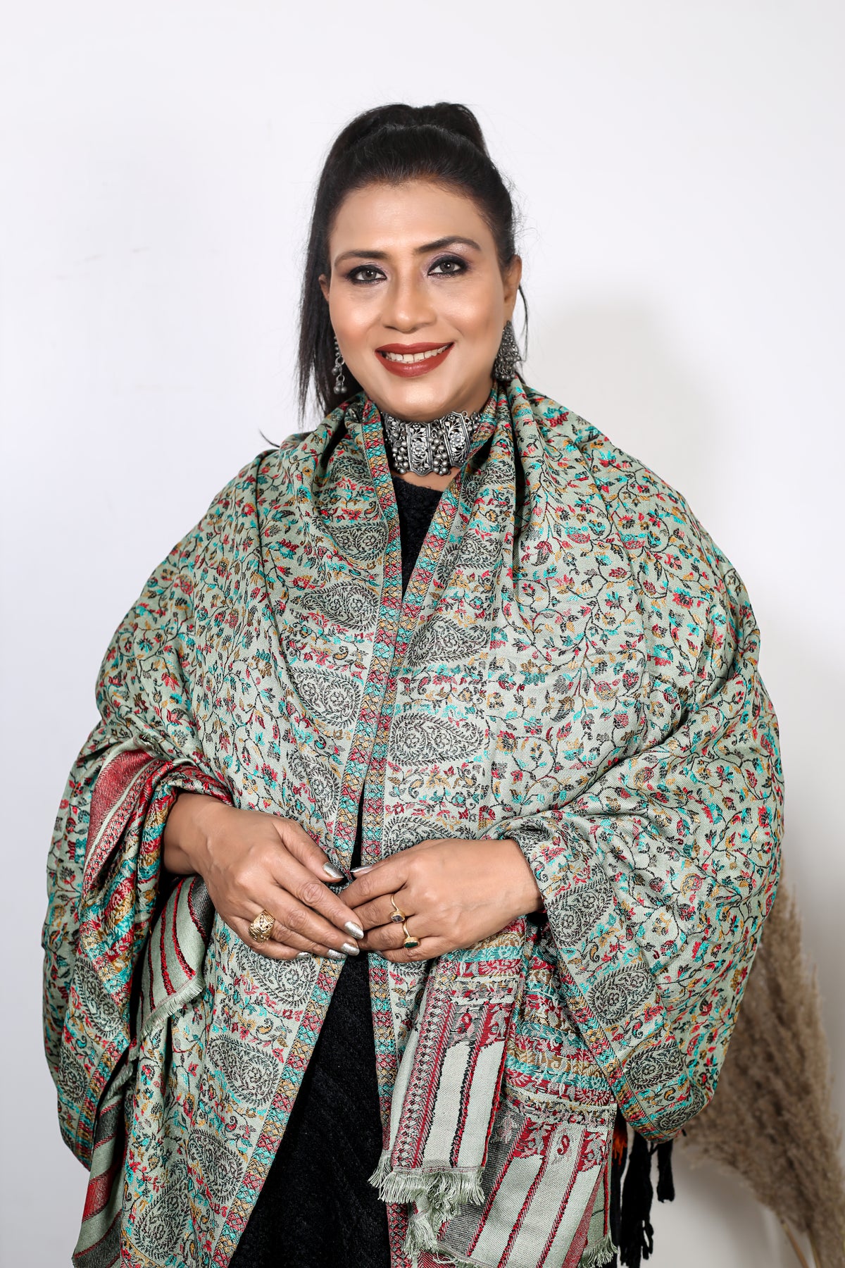 Exquisite Patta Kashmiri Shawl Kaani– Handcrafted Elegance