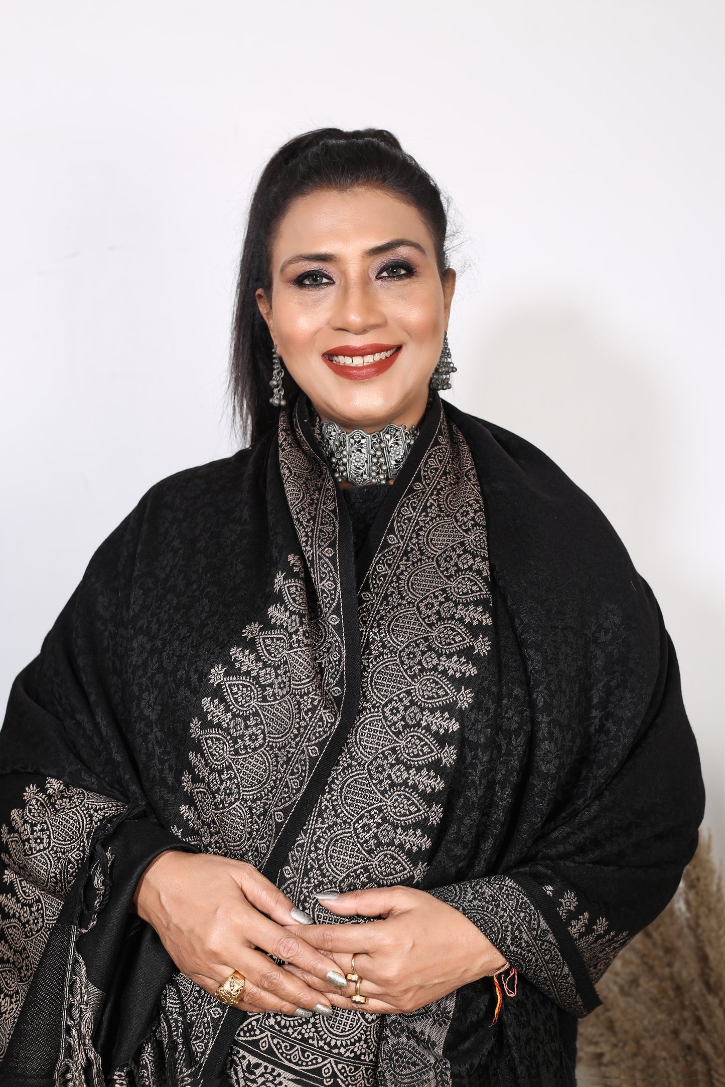 Elegant Self-Design Shawl Black – Timeless Kashmiri Craftsmanship – Weaving Mystery Collection