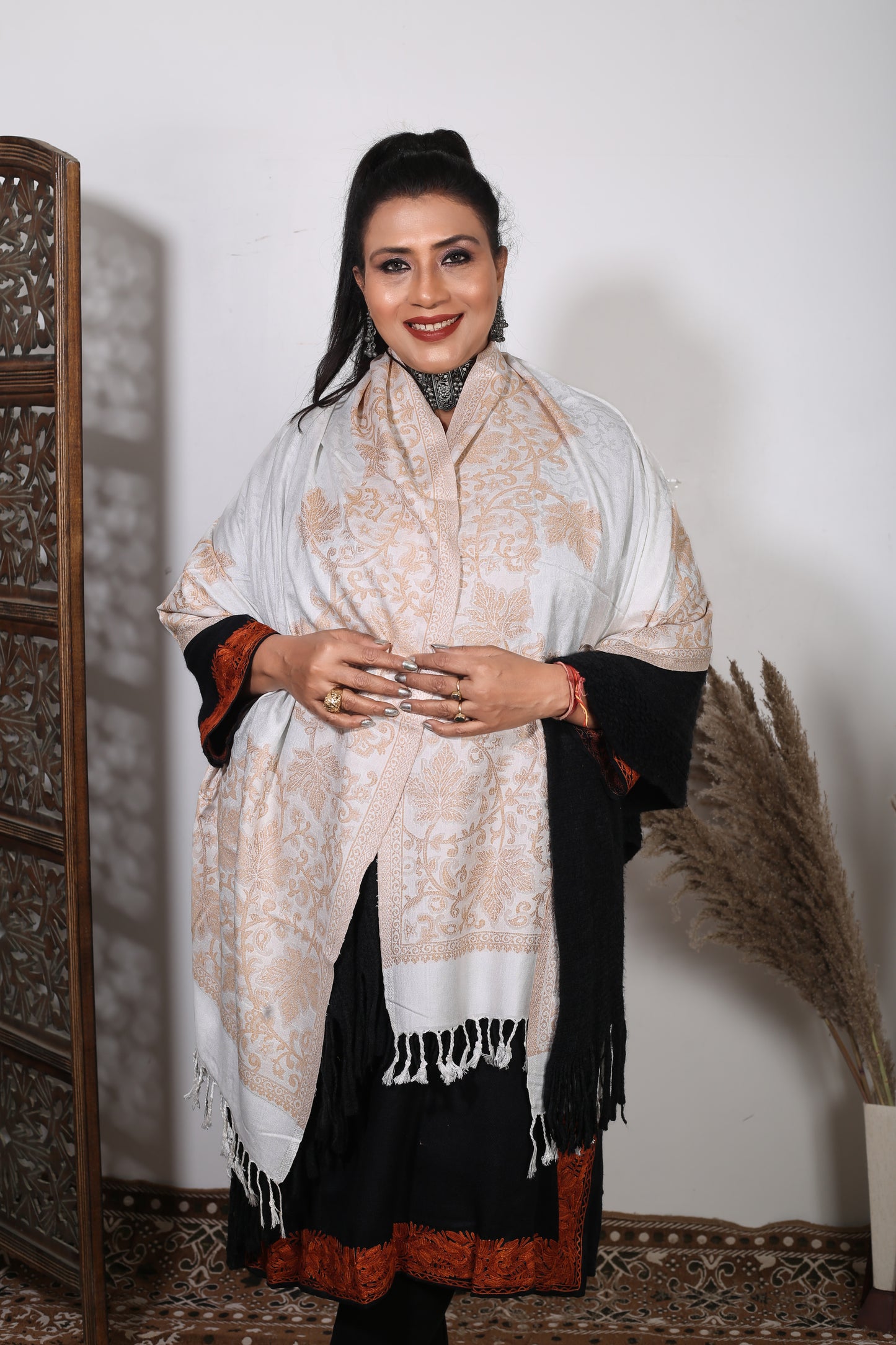 Elegant Eska Stole – Exquisite Silk Wrap with Gold Zari Embroidery for Wedding