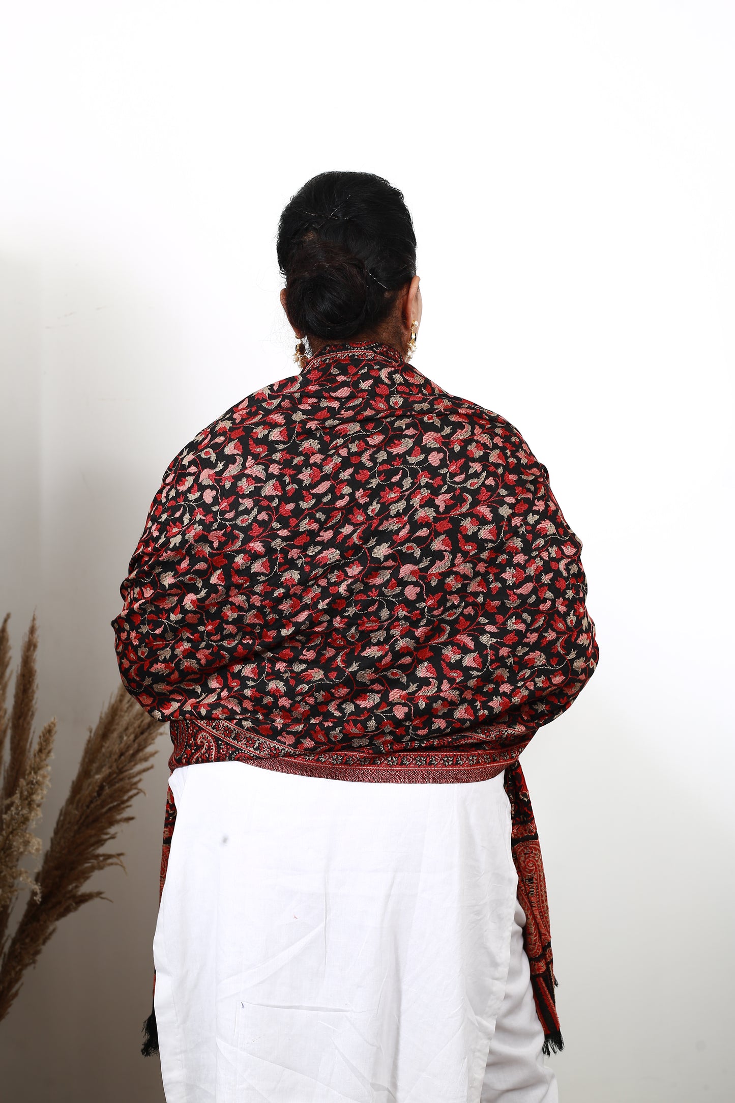 Kani Shawl: Intricate Hand-Embroidered Wool Shawl, a True Masterpiece of Craftsmanship and Style