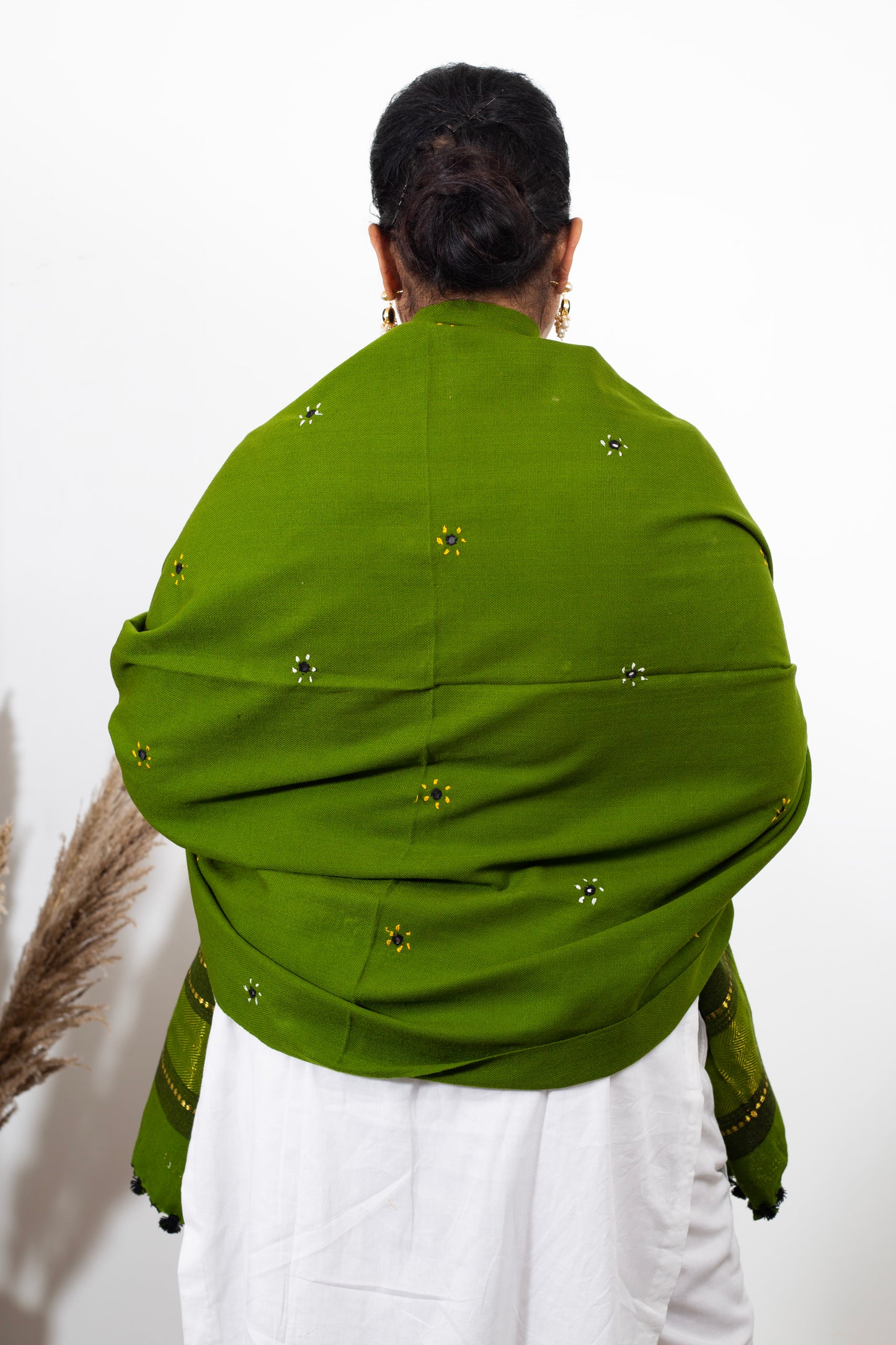 Lagdi Patta Shawl – Handcrafted Kashmiri Wool Shawl with Intricate and Elegant Lagdi Patta Embroidery