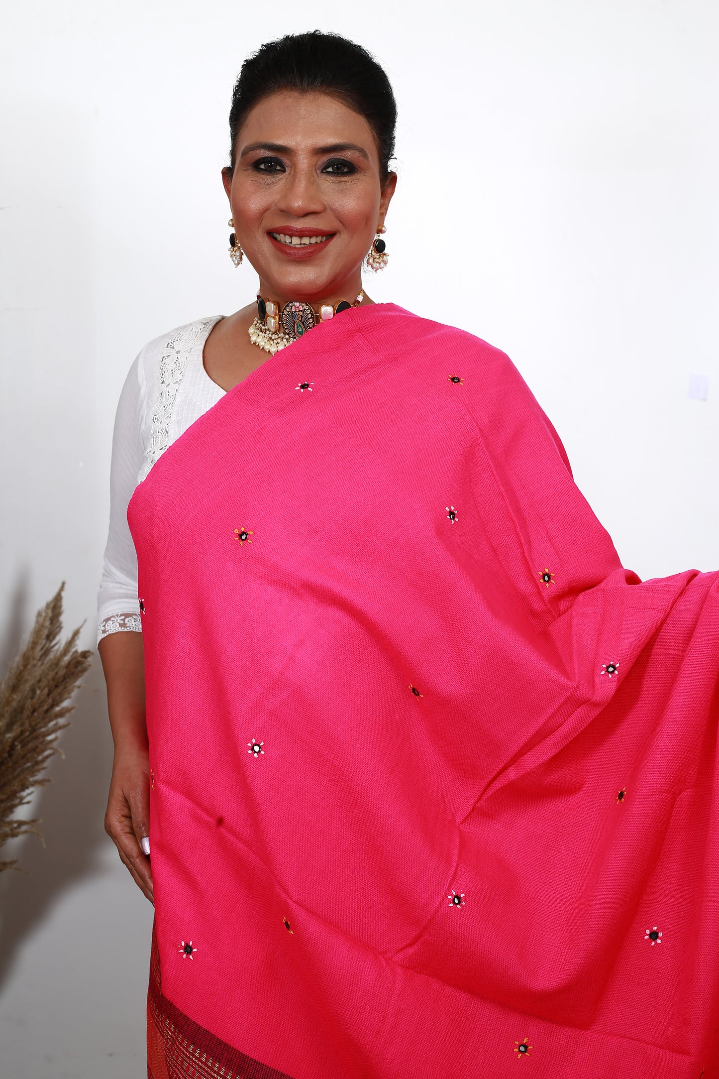 Lagdi Patta Shawl – Luxurious Kashmiri Wool Wrap with Traditional Hand Embroidery