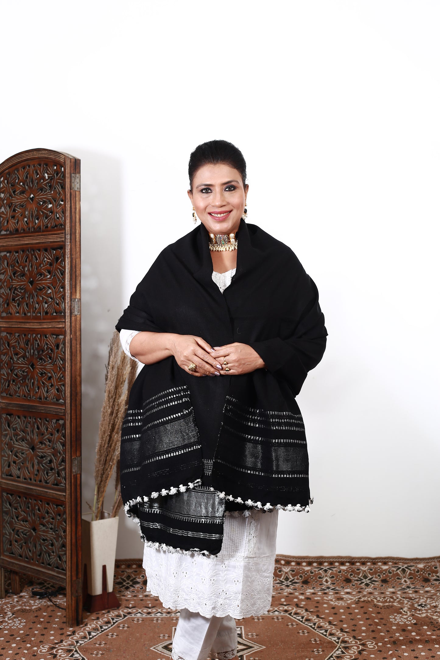 Lagdi Patta Shawl – Beautiful Hand-Embroidered Kashmiri Woolen Shawl with Rich Lagdi Patta Craftsmanship
