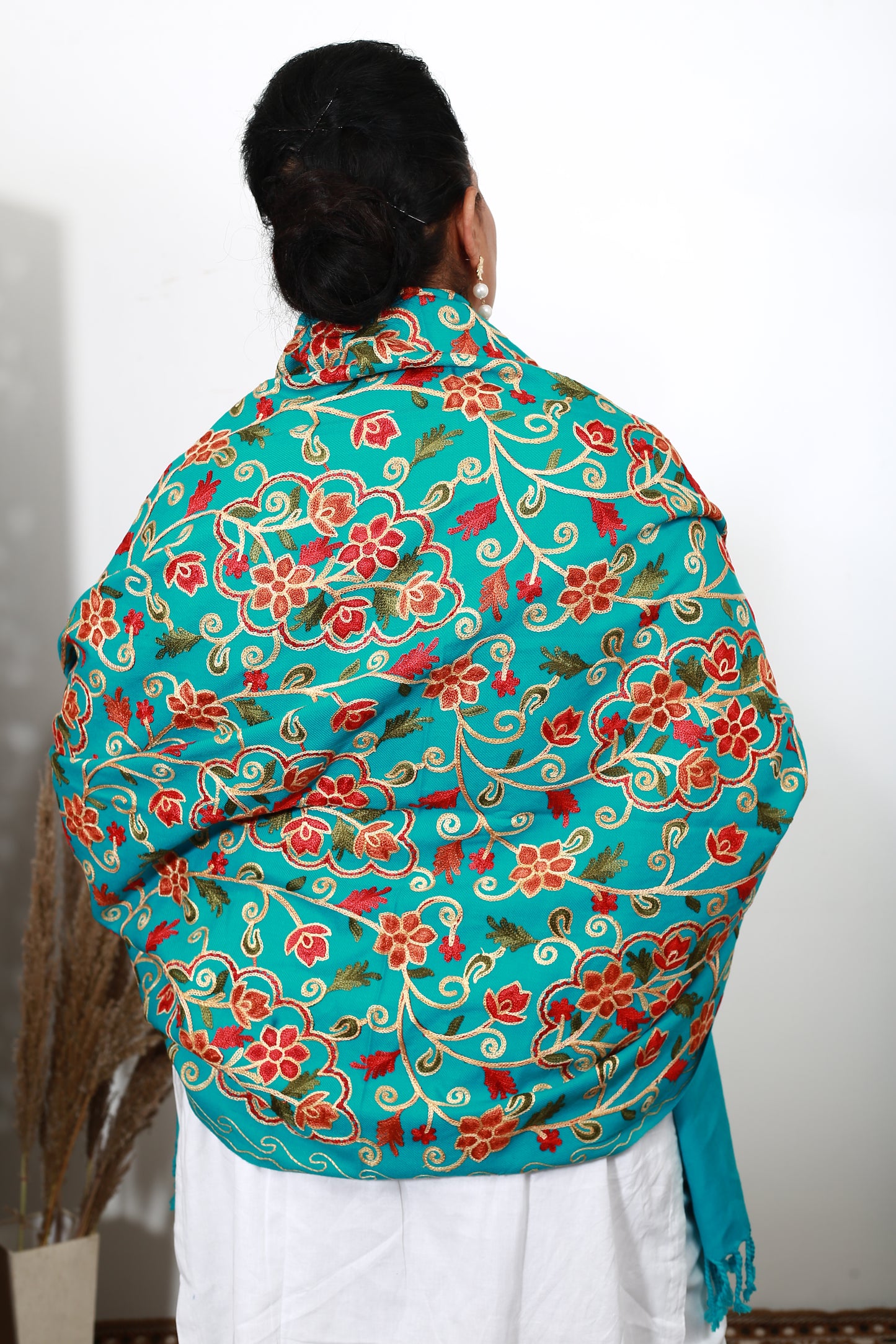 Handmade Aari Embroidery Shawl – Premium Kashmiri Wool Wrap – Soft, Warm & Luxurious – Intricate Floral Art – Timeless Ethnic Elegance