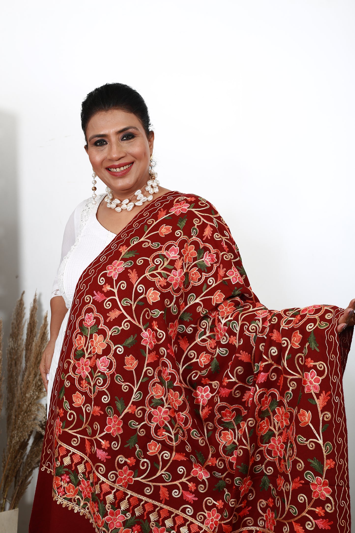 Handmade Aari Embroidery Shawl – Premium Kashmiri Wool Wrap – Soft, Warm & Luxurious – Intricate Floral Art – Timeless Ethnic Elegance