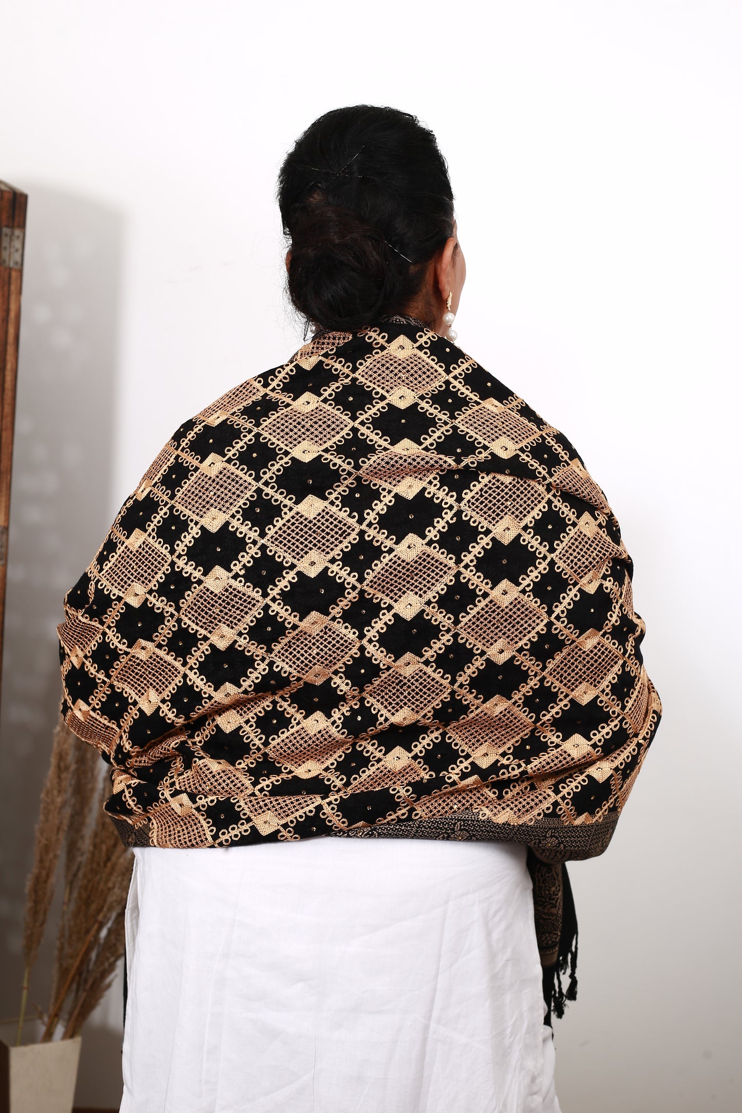 Wedding Shawl Black And gold – Handcrafted Kashmiri Shawl with Stunning Bridal Embroidery