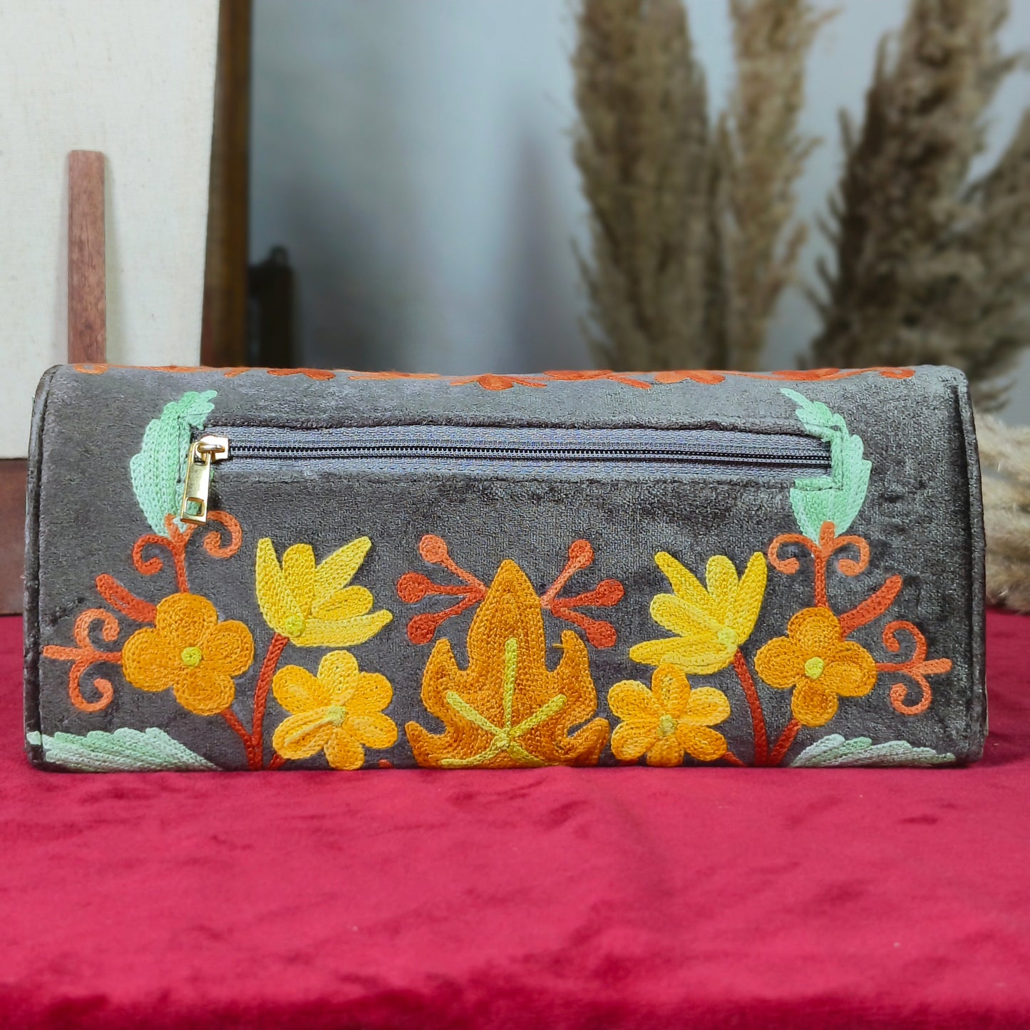 Weaving Mystery Velvet: Handcrafted Perfection