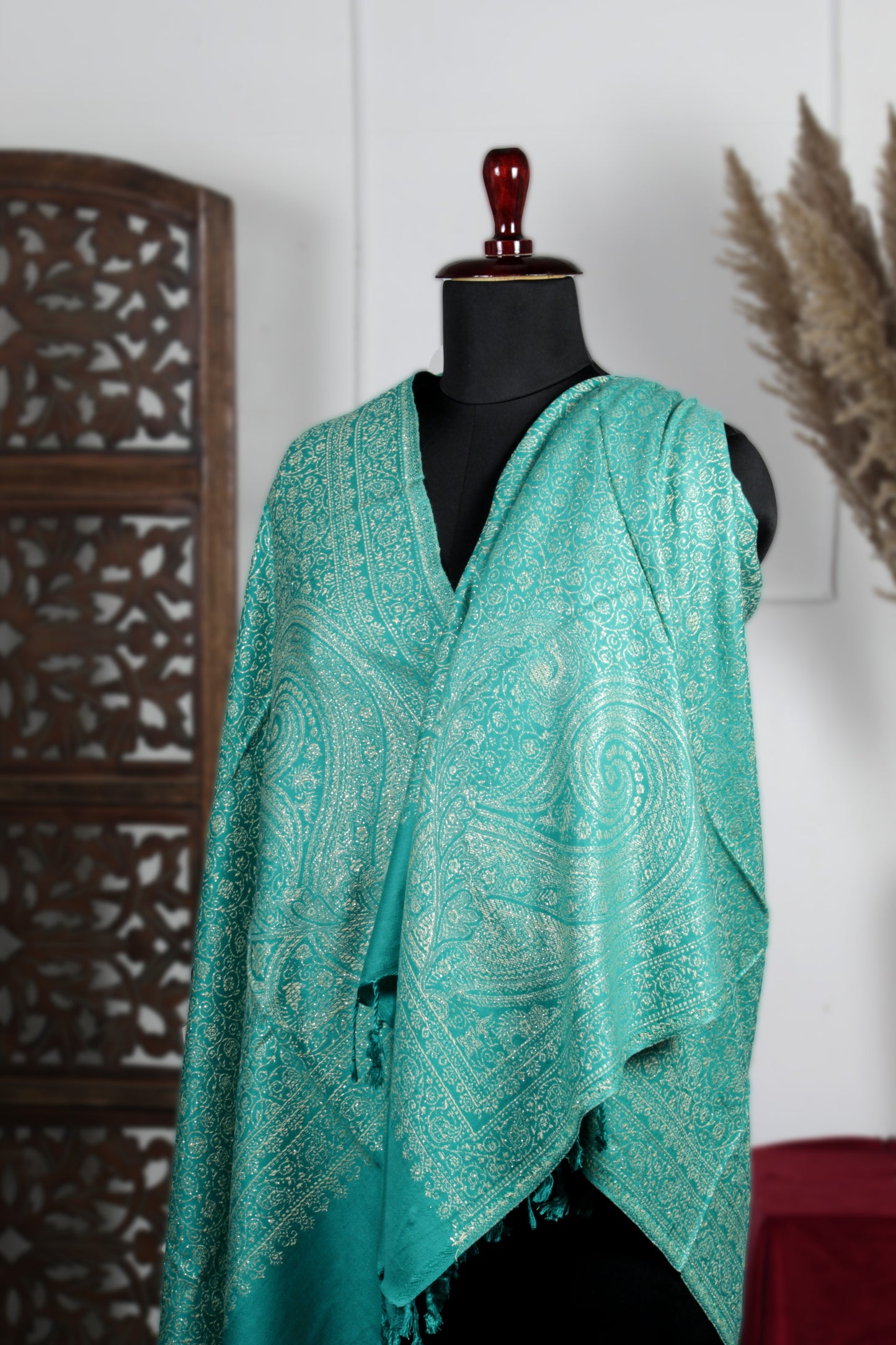 Self Zari Shawl – Luxurious Hand-Embroidered Kashmiri Pashmina with Zari Accents
