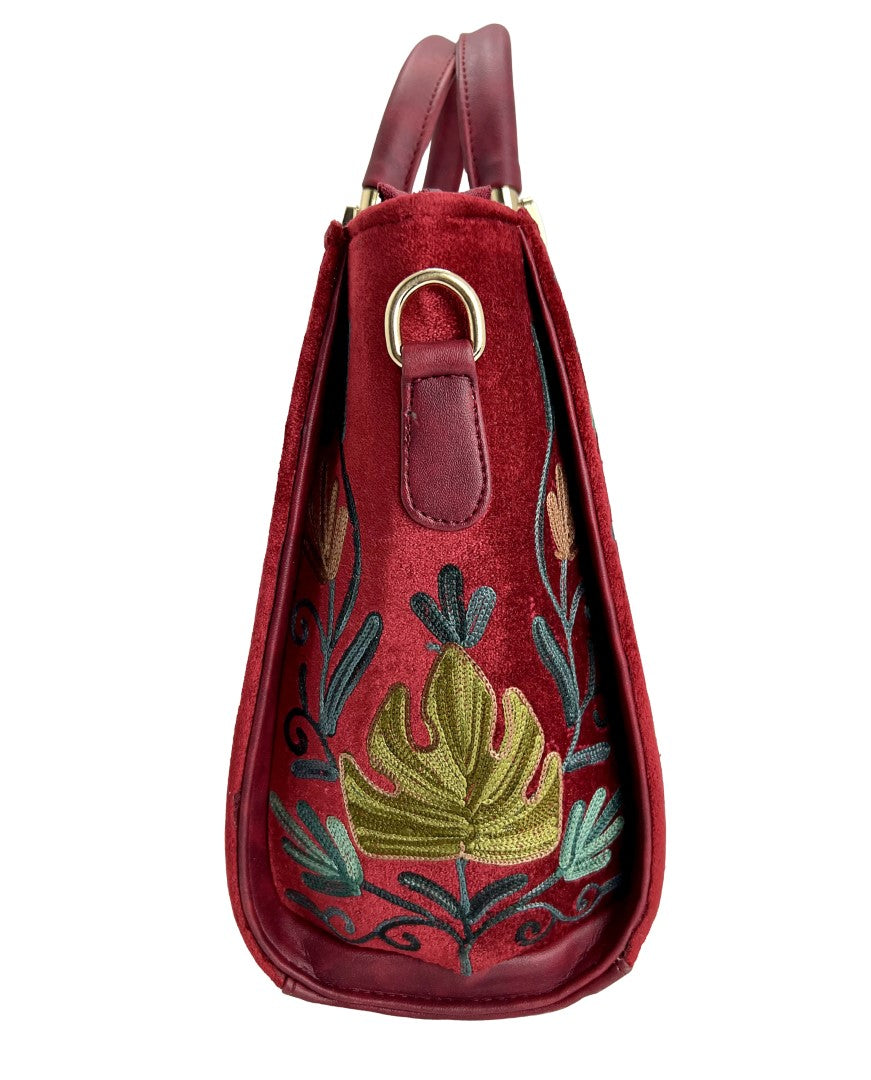 Hand Embroidery Handbag: Vintage Charm