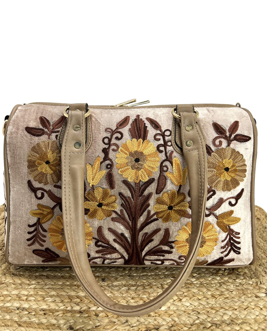 Vintage Vibes: Embroidered Handbag Elegance
