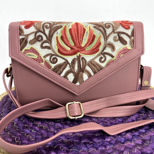 Artisan Handbag Elegance: Handmade Embroidery Detail