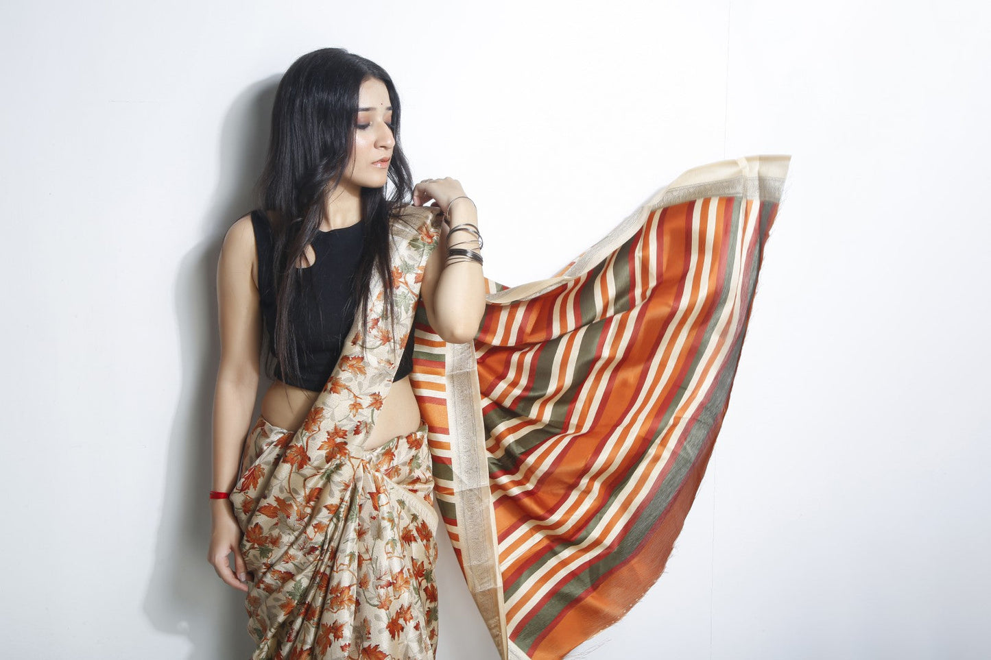 Opulent Kashmiri Threads: Exquisite Blended Silk Saree