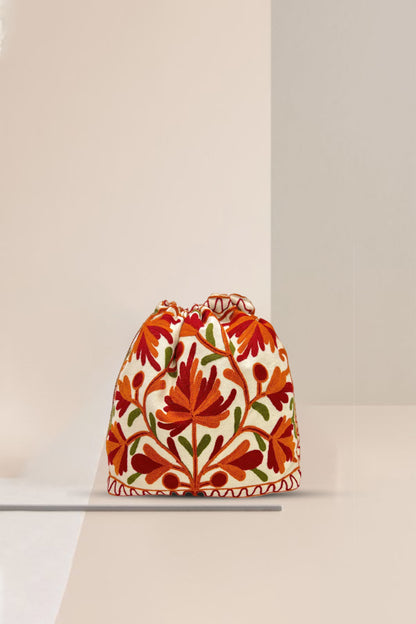 Trends Tote Bag: Handcrafted Embroidery
