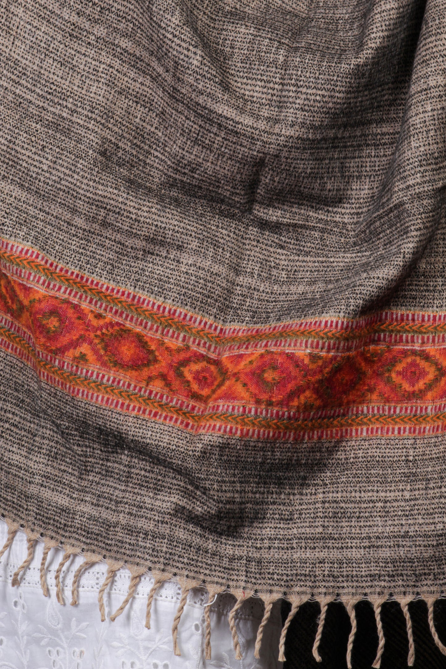 Tibetan Shawl – Elegant Hand-Embroidered Kashmiri Wool Design