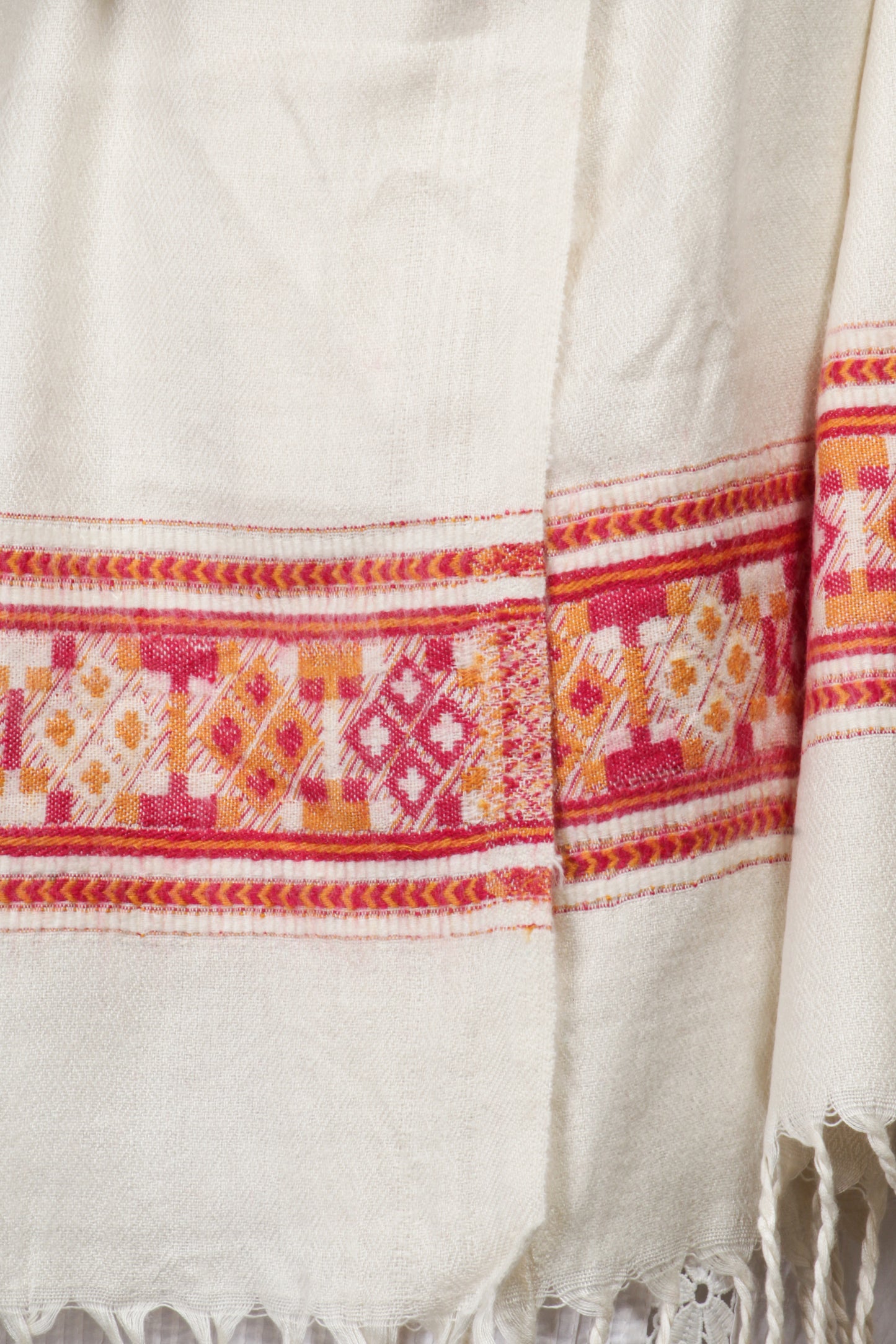 Tibetan Shawl – Exquisite Hand-Embroidered Craftsmanship, A Cultural Masterpiece in Fine Fabric