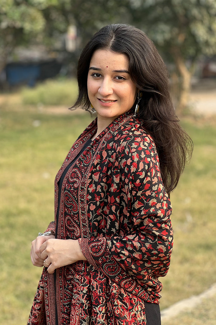 Black Kani Hand-Woven Shawl – Timeless Elegance in Every Thread for women.
