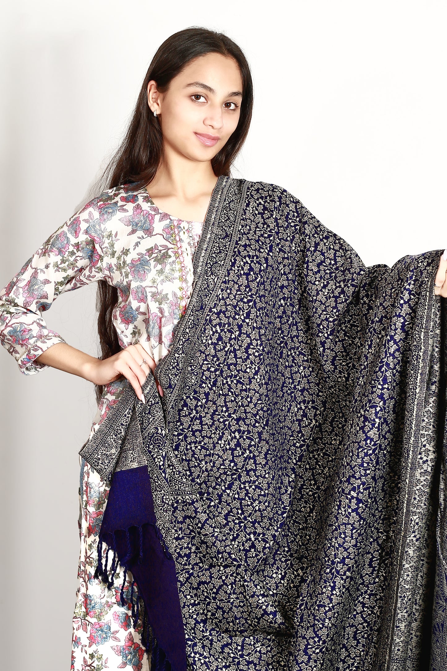 Self Zari Shawl – Elegant Kashmiri Pashmina with Fine Hand Embroidery