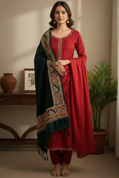 Bottle Green Velvet Stole – Luxurious Hand-Embroidered Silk Thread & Swarovski Work