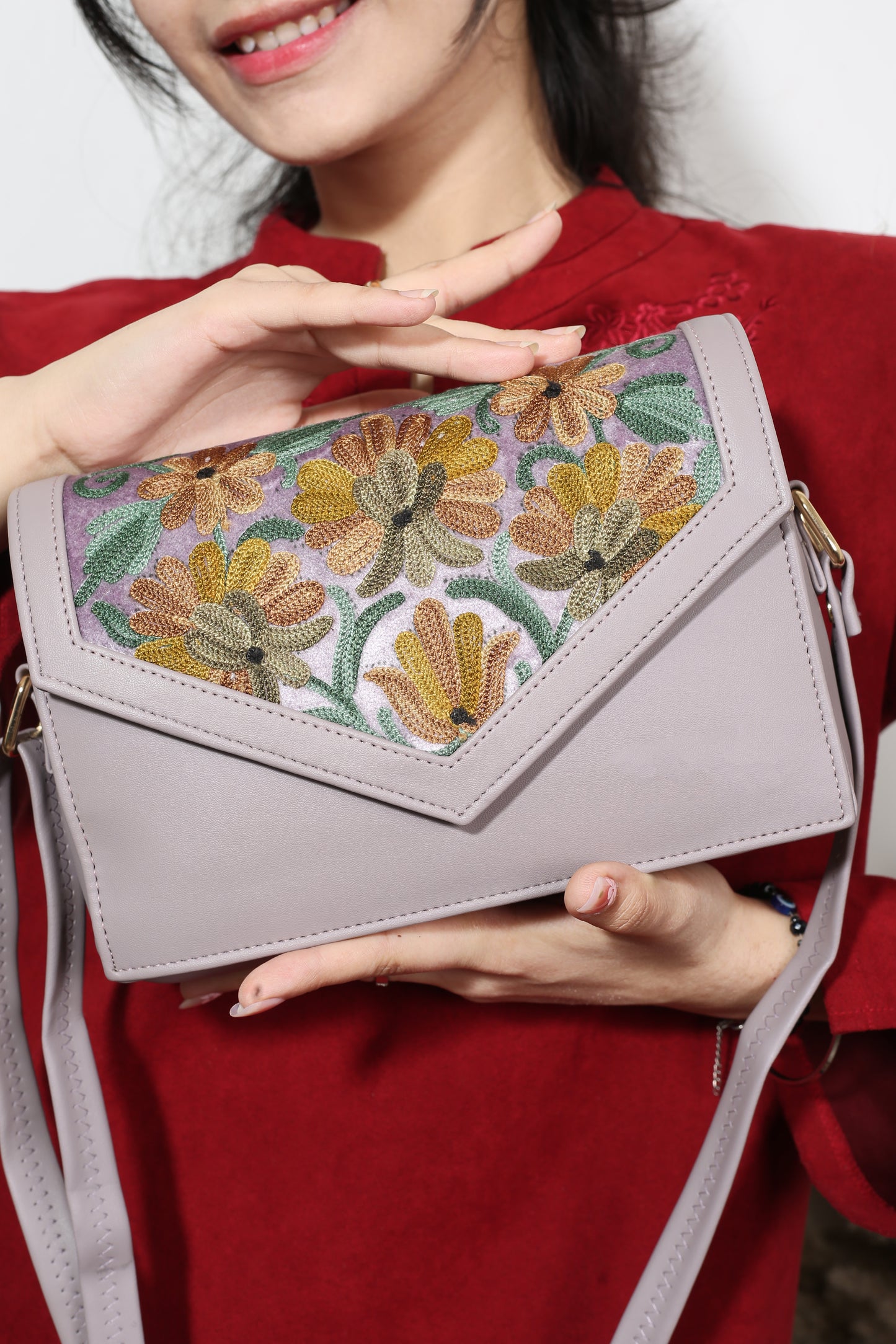 Artisan Beauty: Exclusive Hand-Embroidered Handbag