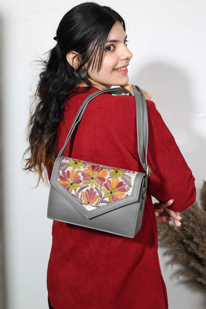 Premium Lagdi Patta Shawl & Hand-Embroidered Sling Bag Set – New Year Festive Deal
