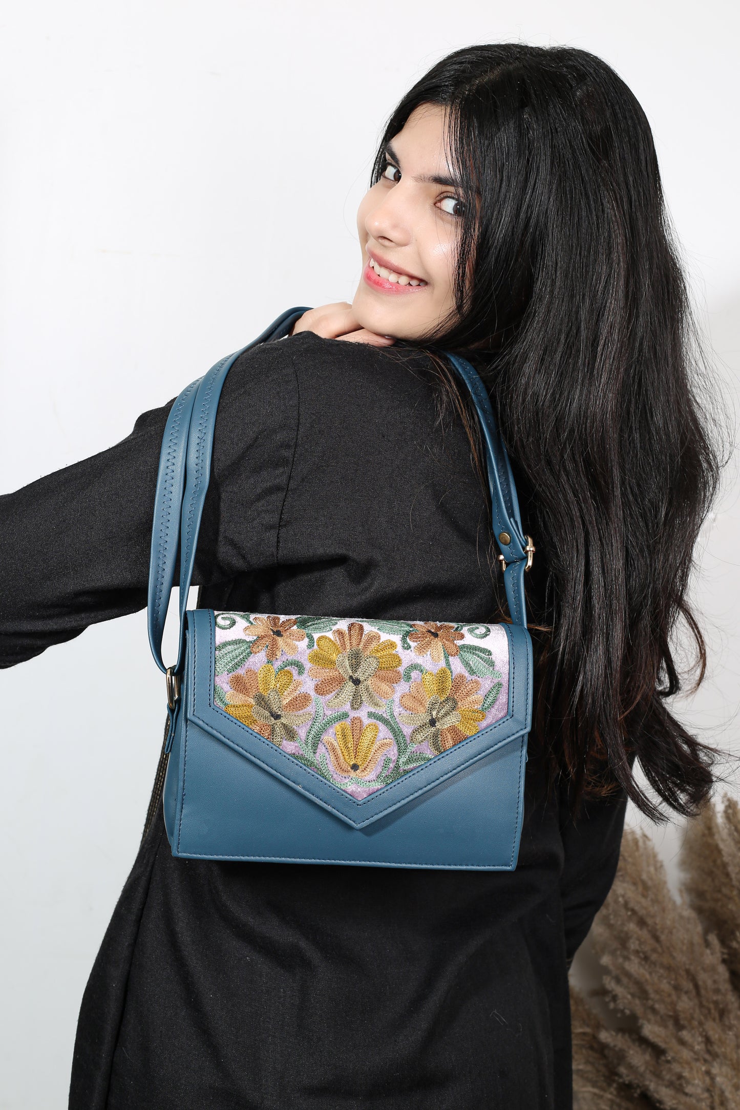 Hand-Embroidered Kashmiri Sling Bag – A Touch of Tradition