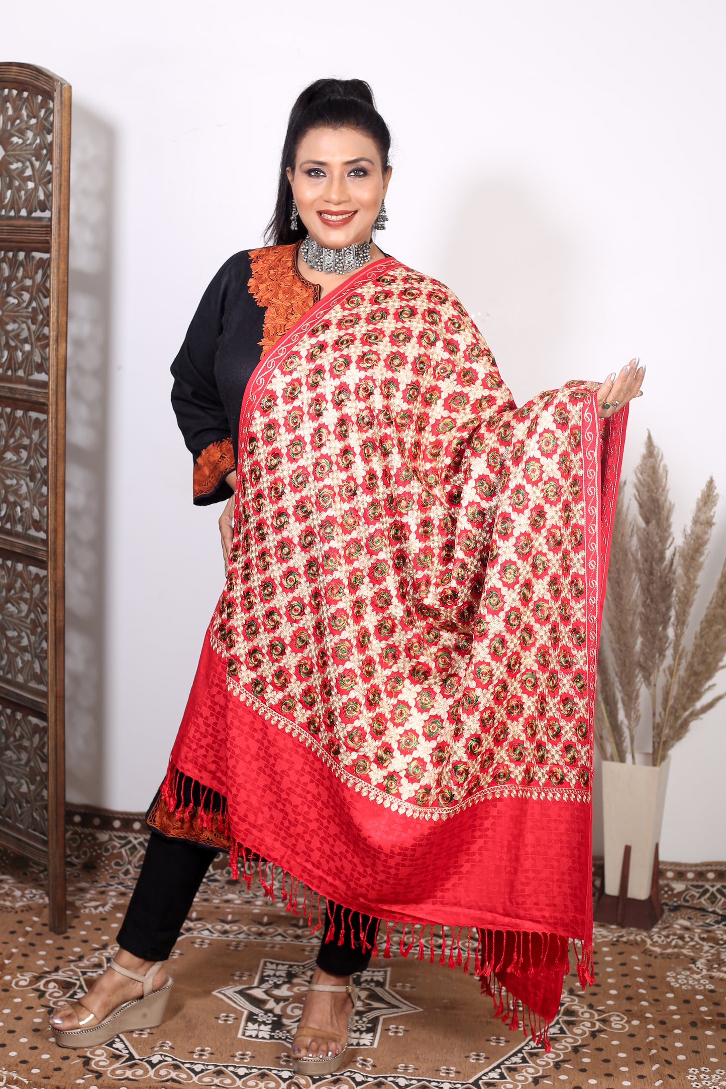 Wedding Shawl – Exquisite Hand-Embroidered Kashmiri Bridal Shawl