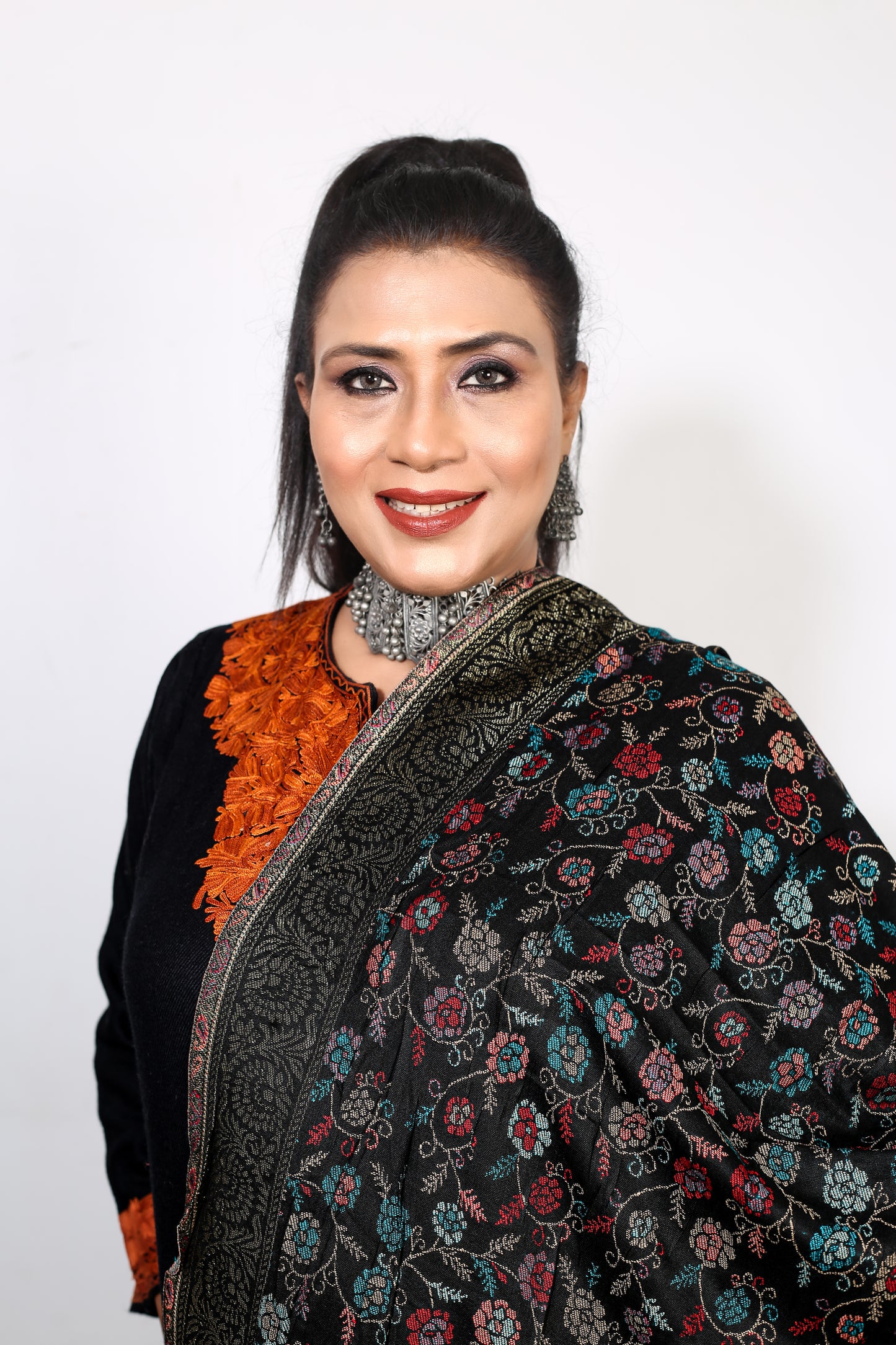 Elegant Handwoven Kashmiri Kaani Zari Stole with Intricate Embroidery – Weaving Mystery Collection