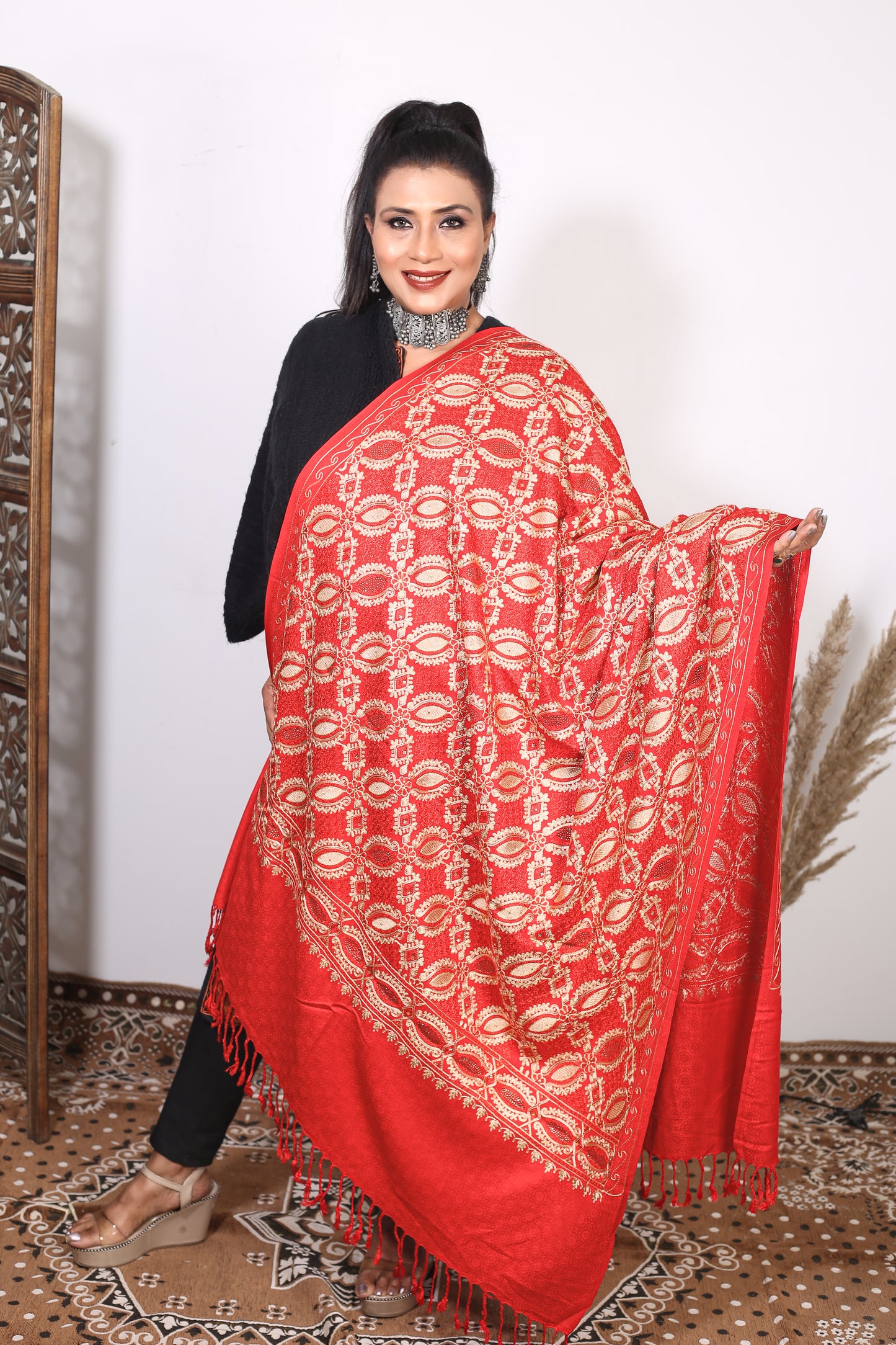 Golden Elegance: Premium Blended Pashmina Wedding Shawl – Weaving Mystery Collection