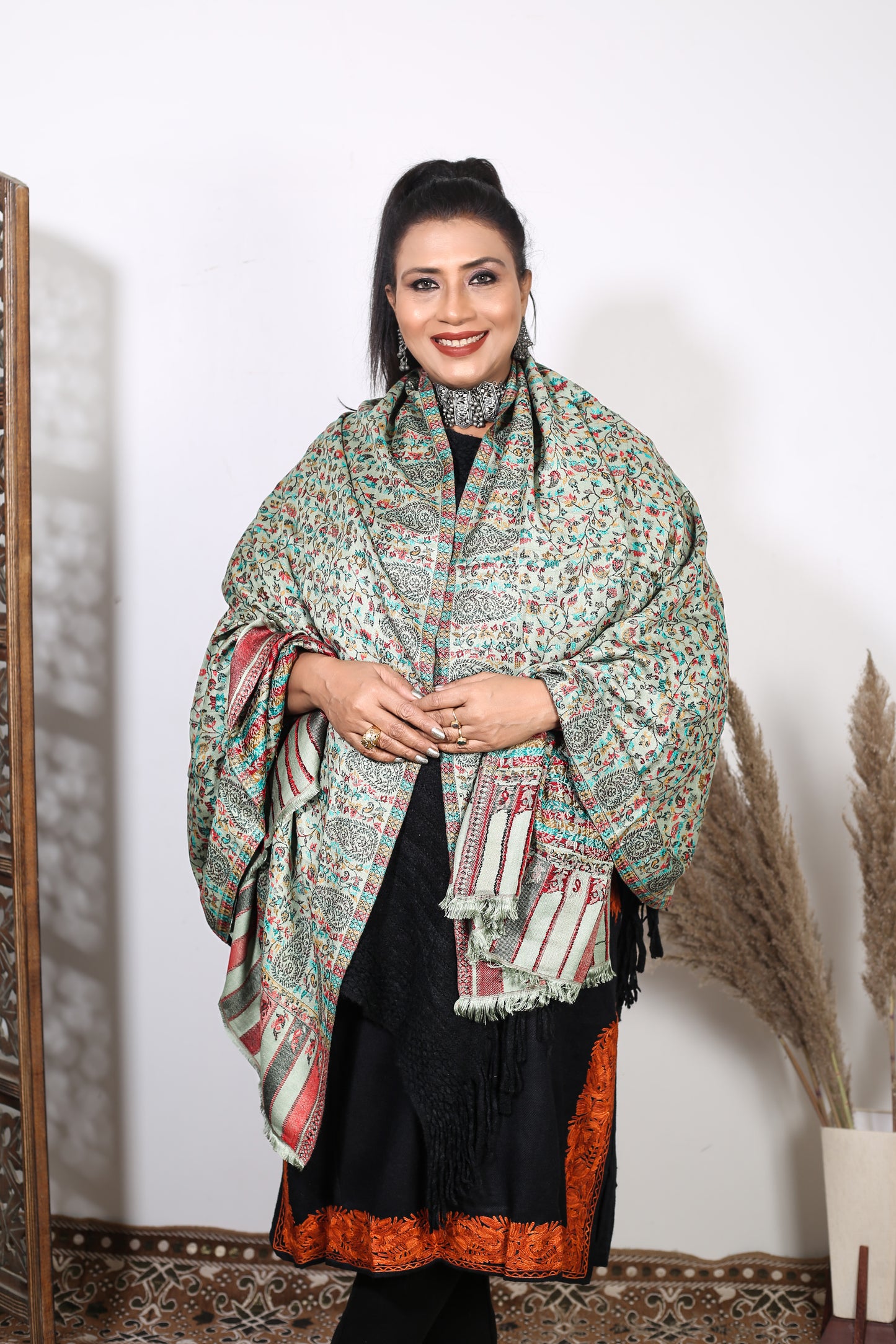 Exquisite Patta Kashmiri Shawl – Handcrafted Elegance