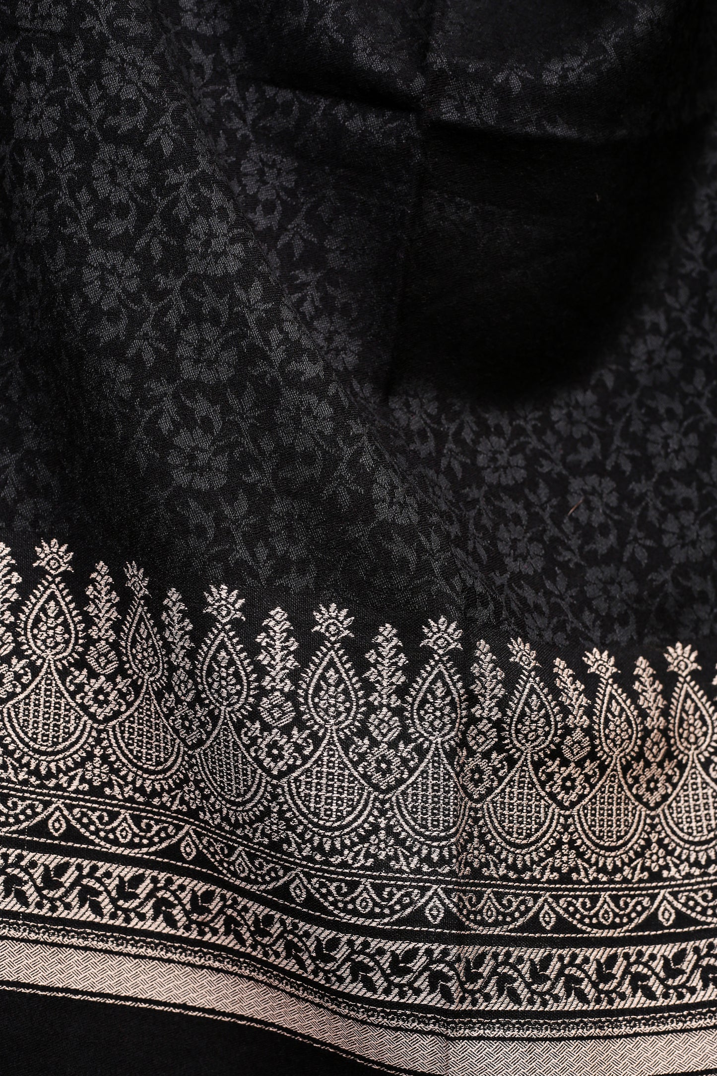 Elegant Self-Design Kaani Shawl – Timeless Kashmiri Craftsmanship – Weaving Mystery Collection