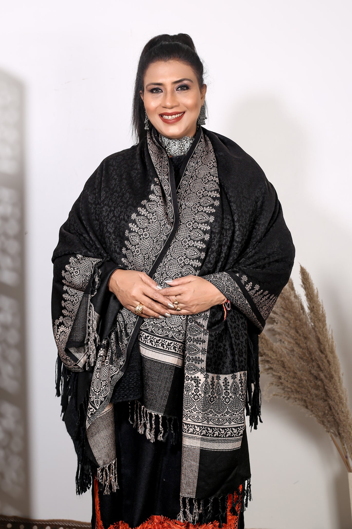 Elegant Self-Design Kaani Shawl – Timeless Kashmiri Craftsmanship – Weaving Mystery Collection