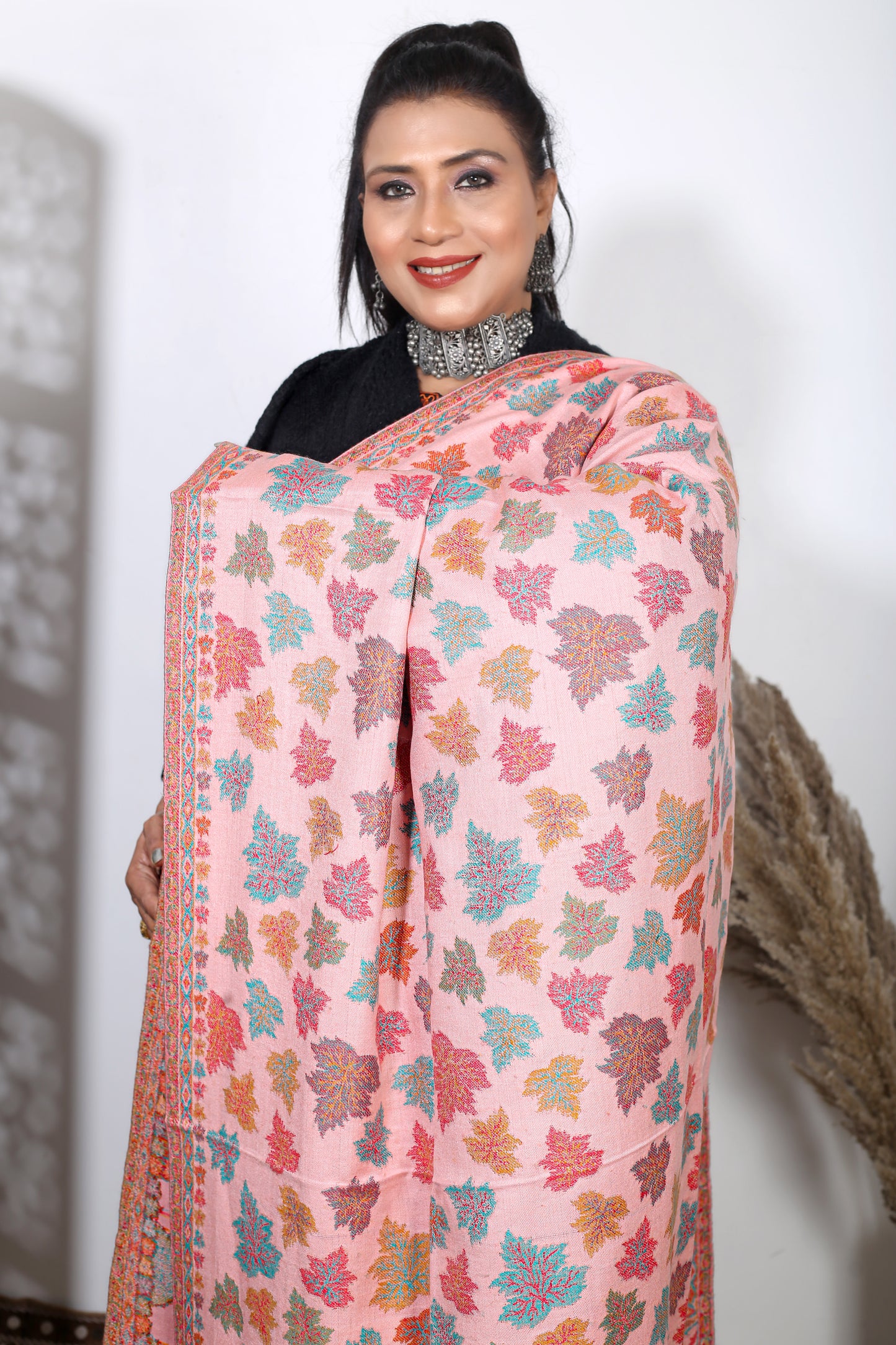 Chinar Patta Shawl – Woven with Tradition, Adorned with Kashmiri Chinar Patta Embroidery for Unmatched Beauty