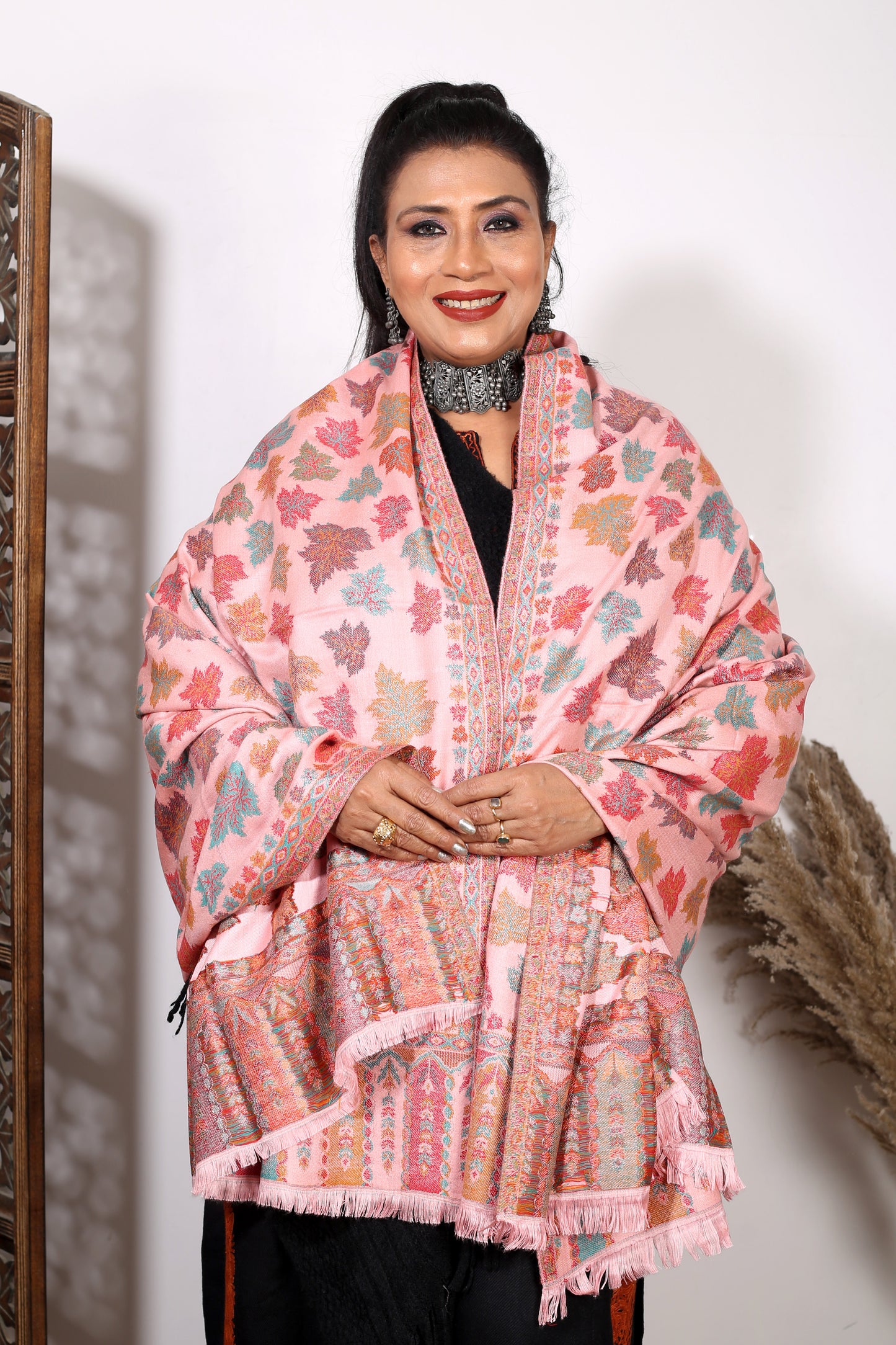 Chinar Patta Shawl – Woven with Tradition, Adorned with Kashmiri Chinar Patta Embroidery for Unmatched Beauty