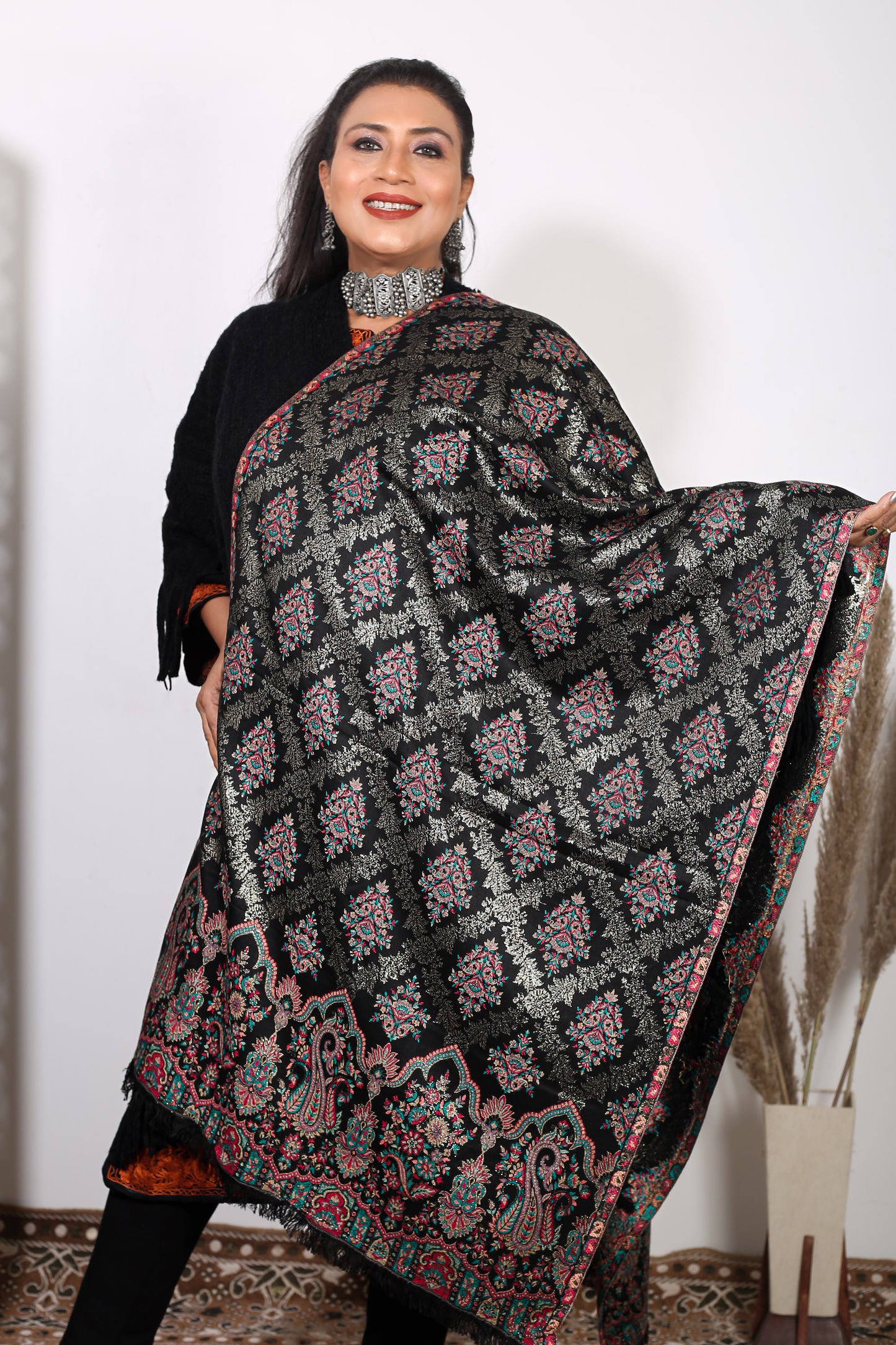 Elegant Handwoven Kashmiri Zari Stole with Intricate Embroidery – Weaving Mystery Collection