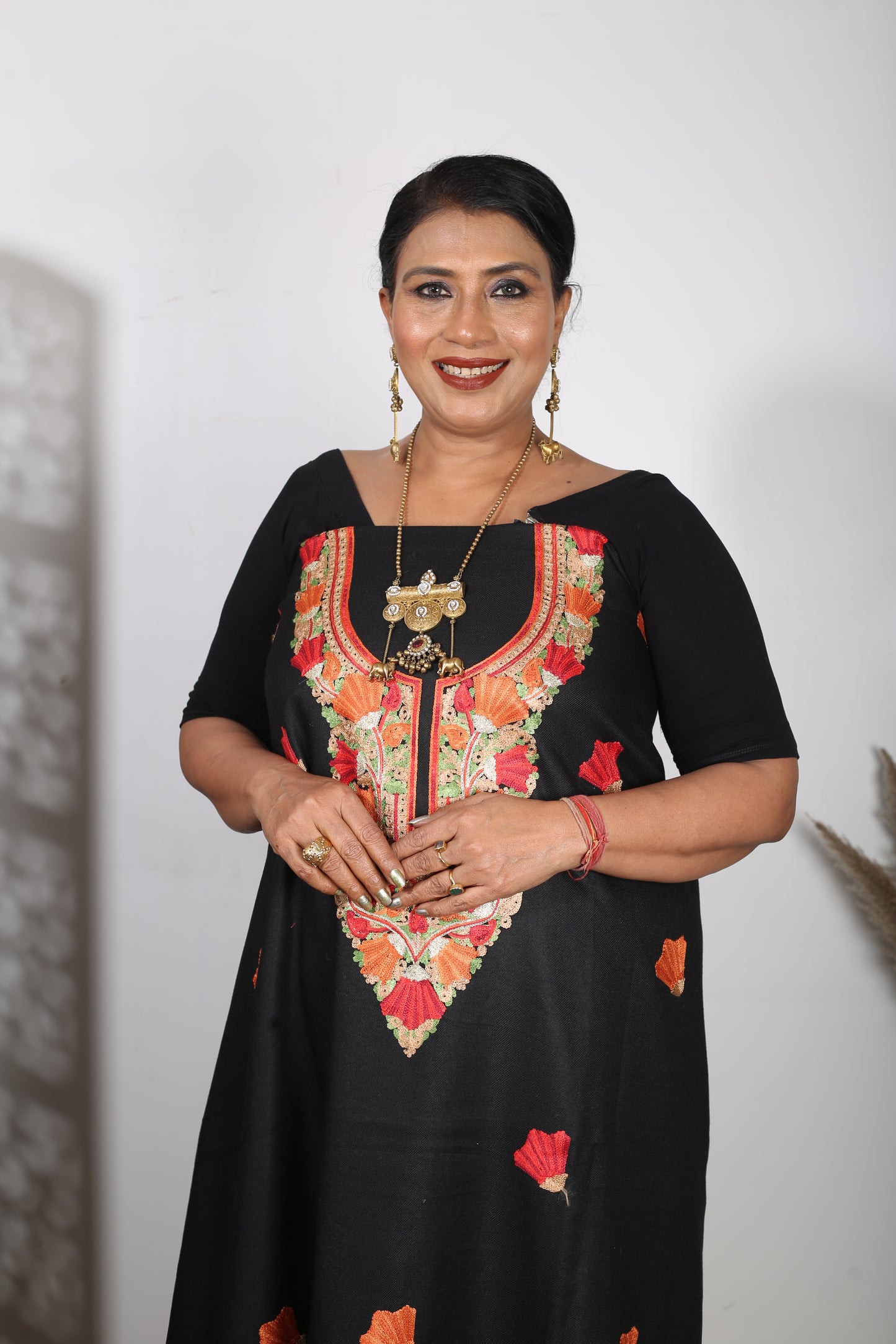 Women's Unstitched Winter Woollen Pashmina Suit Material in black .