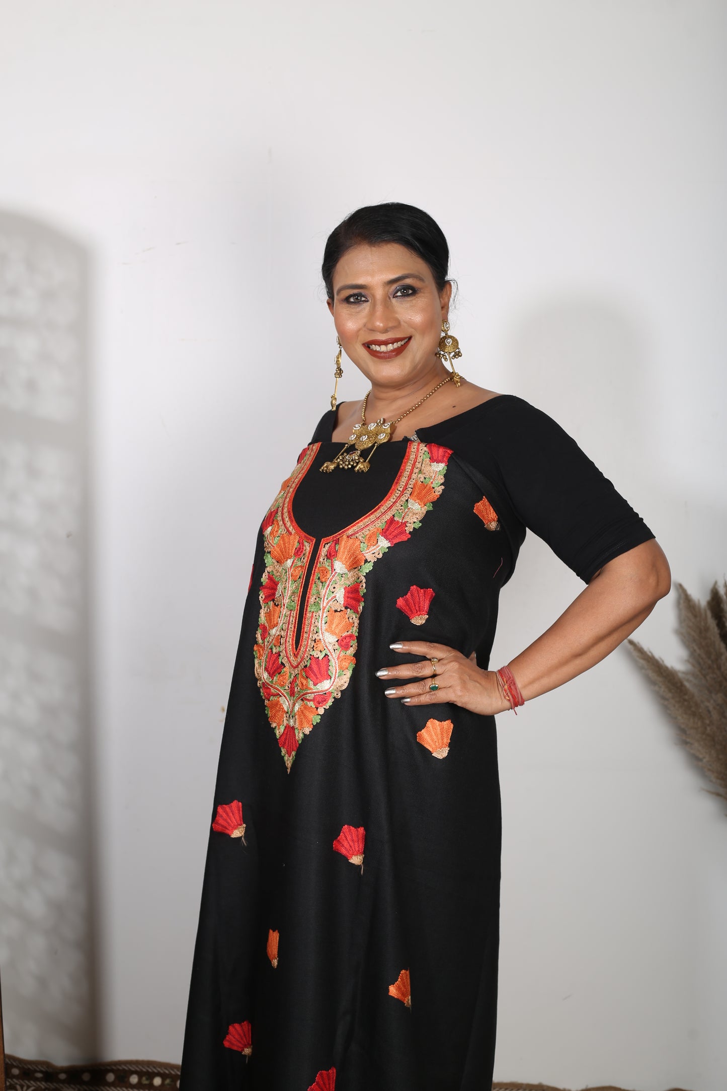 Women's Unstitched Winter Woollen Pashmina Suit Material in black .