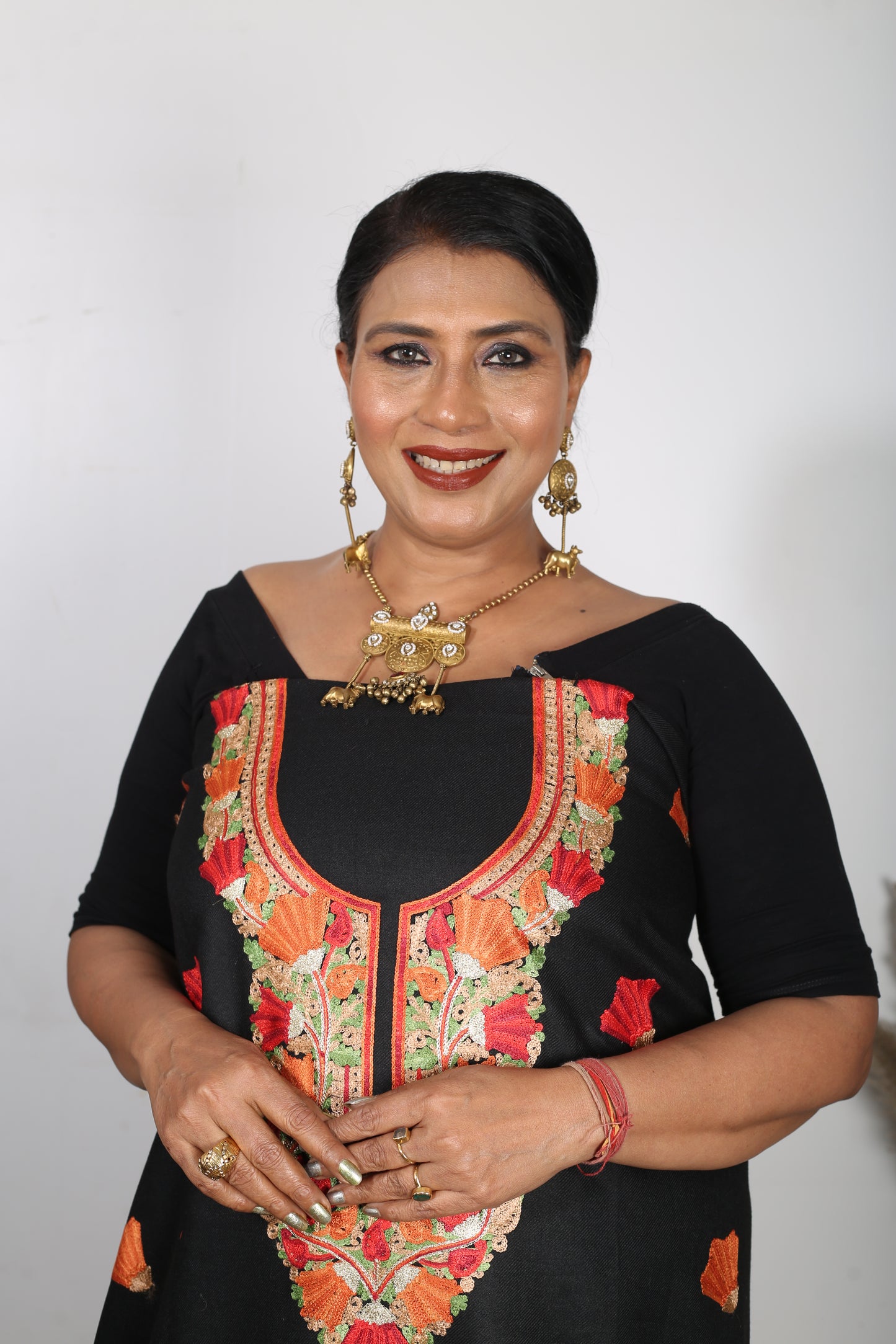 Women's Unstitched Winter Woollen Pashmina Suit Material in black .