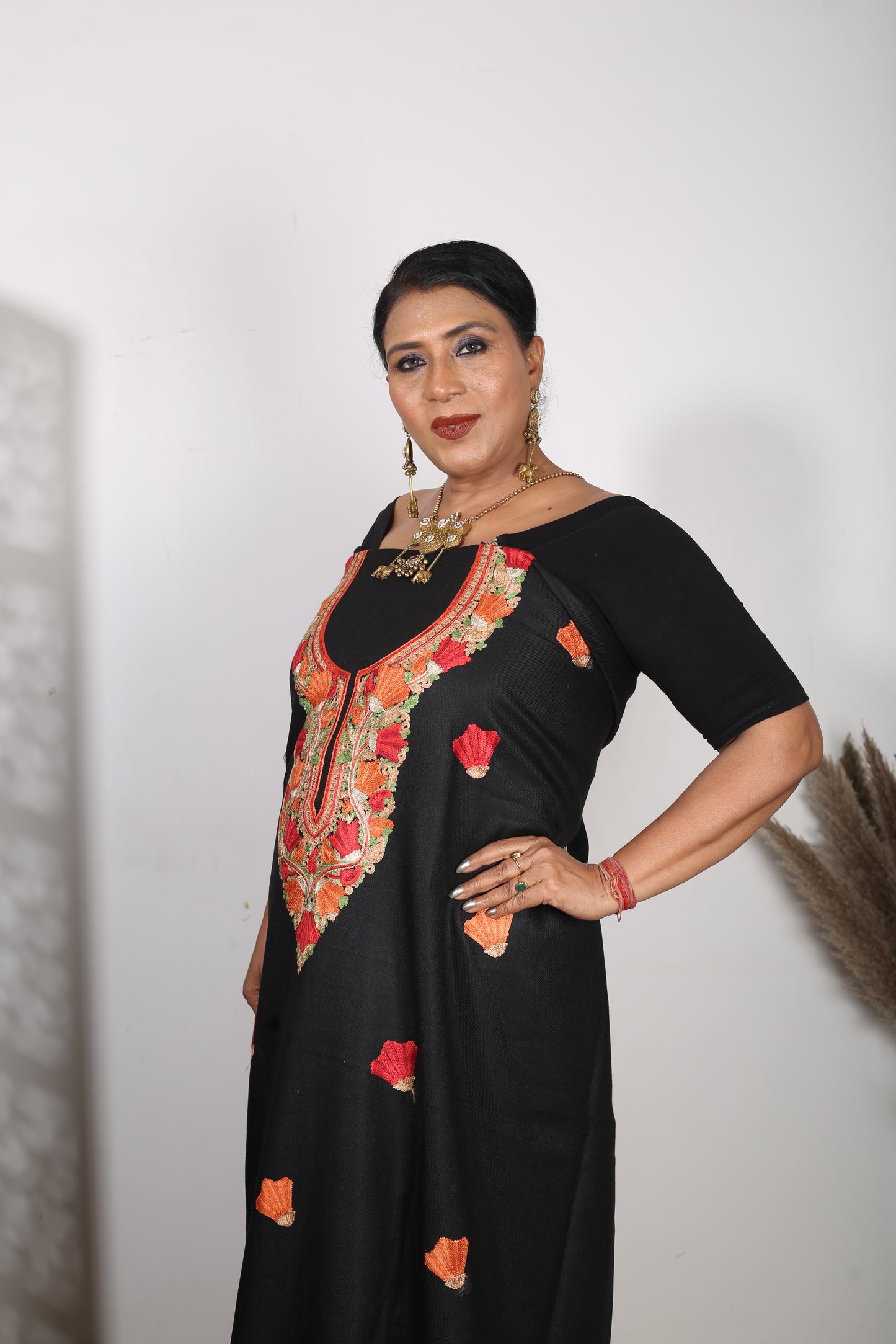 Women's Unstitched Winter Woollen Pashmina Suit Material in black .