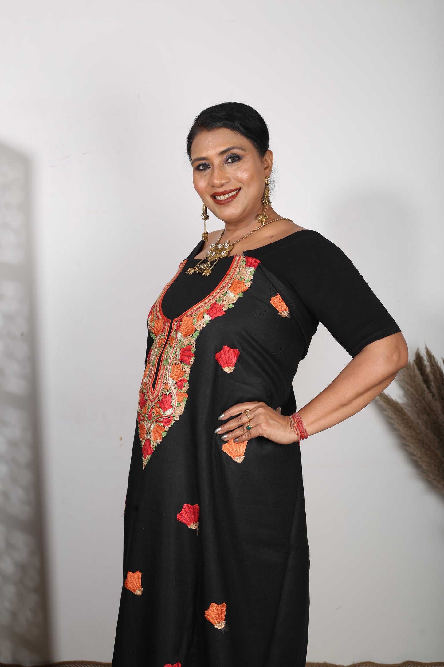 Women's Unstitched Winter Woollen Pashmina Suit Material in black .