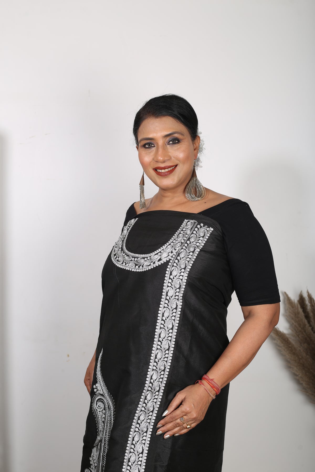 Women's Unstitched Winter Woollen Pashmina Suit Material in black .