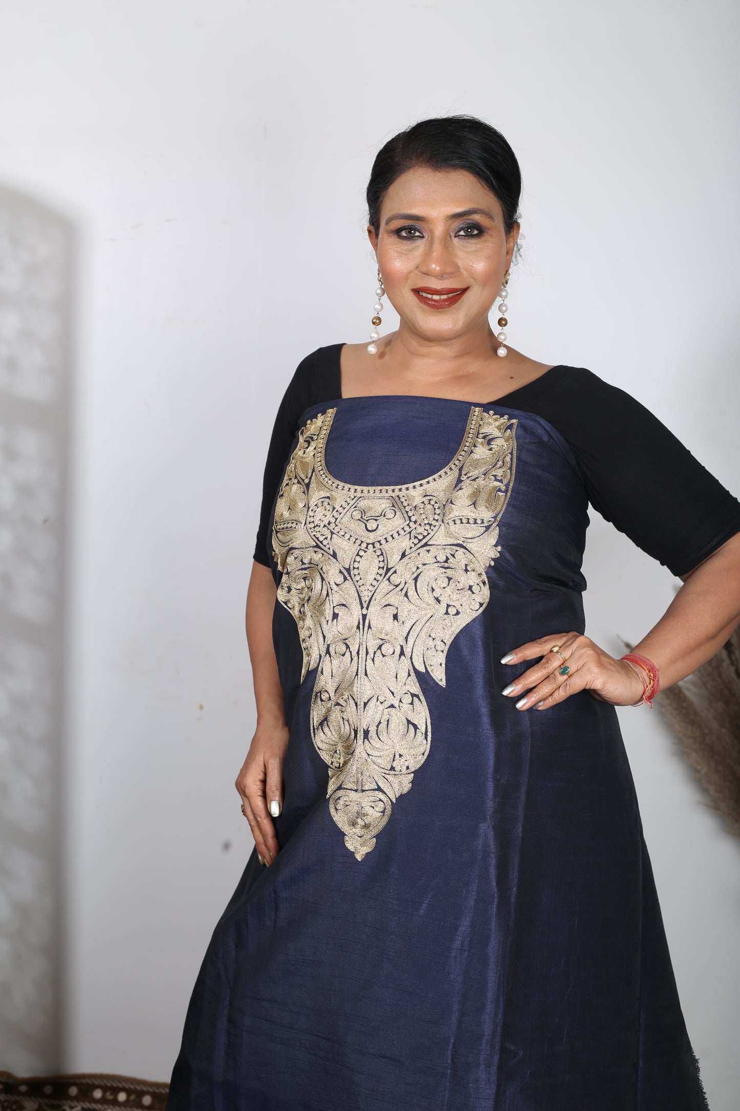 Women's Unstitched Winter Woollen Pashmina Suit Material in  Navy Blue Zari.