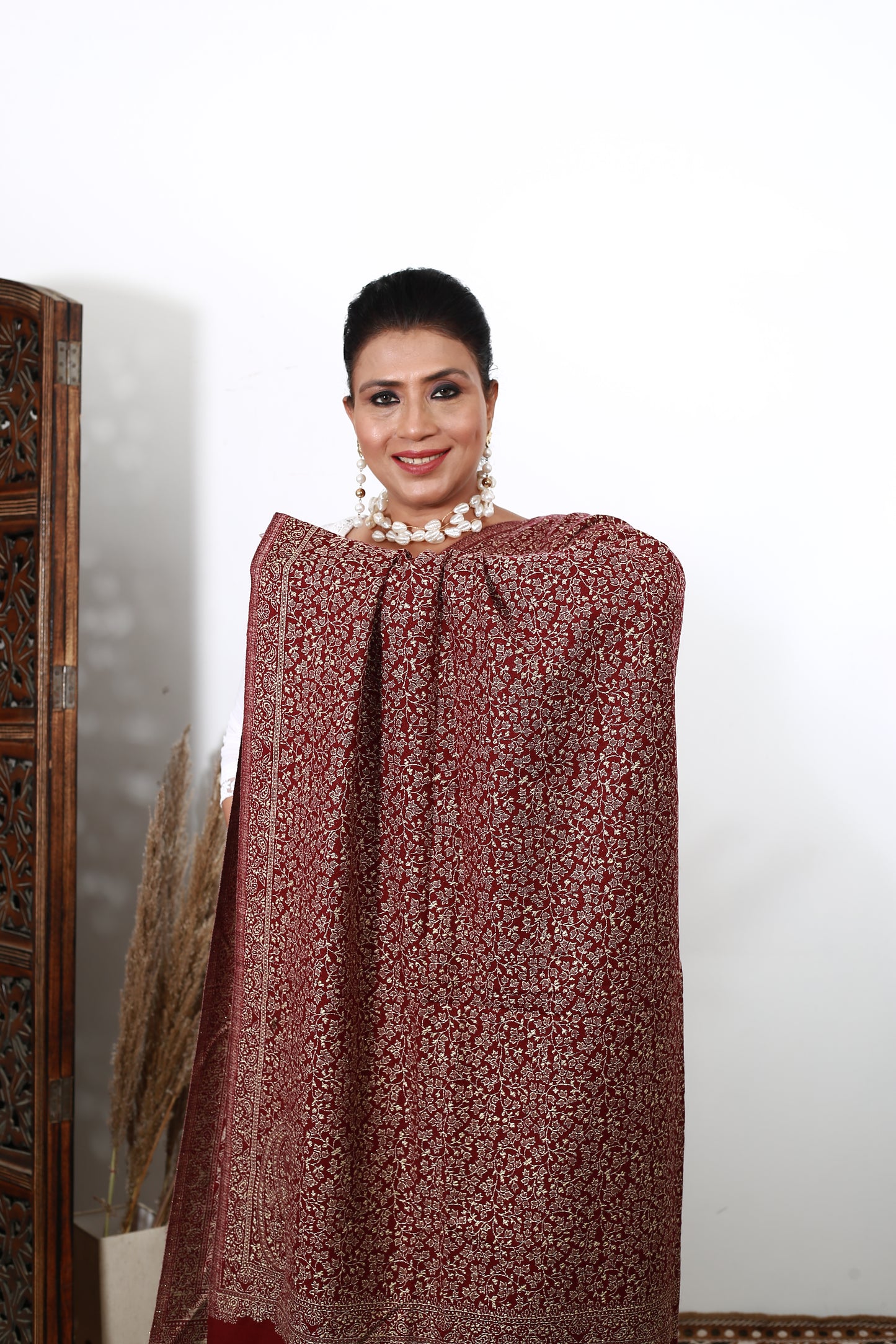 Self Zari Shawl – Exquisite Kashmiri Pashmina with Self Zari & Handcrafted Detailing