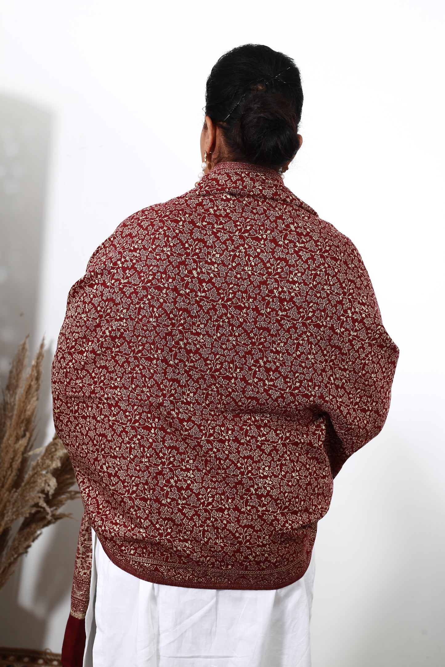 Self Zari Shawl – Exquisite Kashmiri Pashmina with Self Zari & Handcrafted Detailing