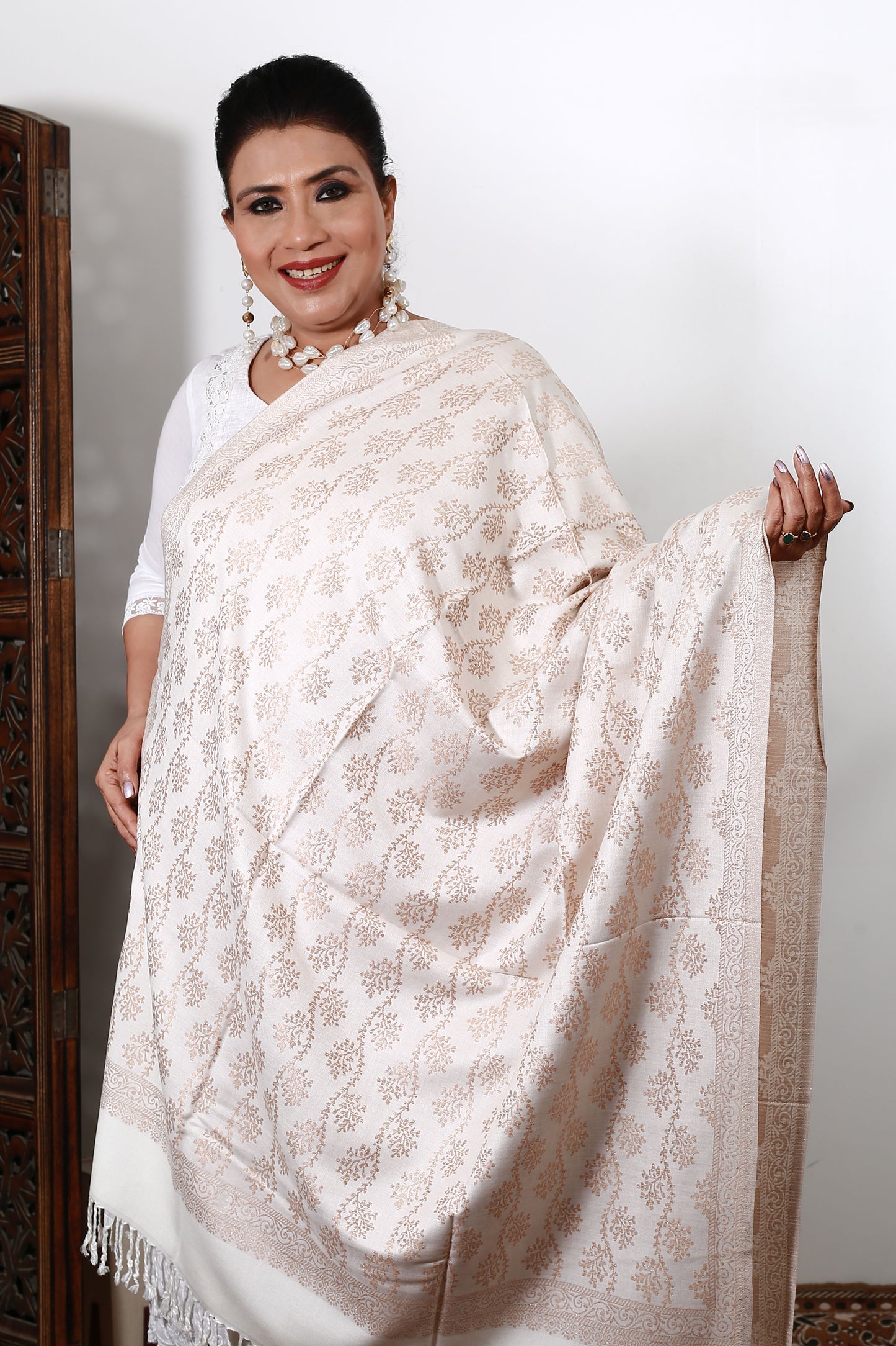 Self Zari Shawl – Soft Kashmiri Pashmina with Beautiful Hand Embroidery Design