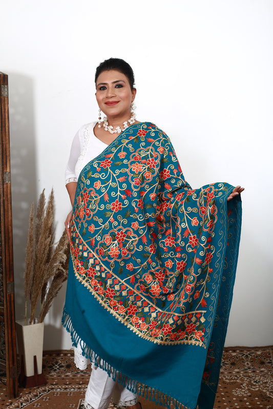 Exquisite Hand-Embroidered Aari Shawl – Kashmiri Wool Wrap – Soft, Warm & Lightweight – Artisanal Craftsmanship – Traditional Elegance for Women