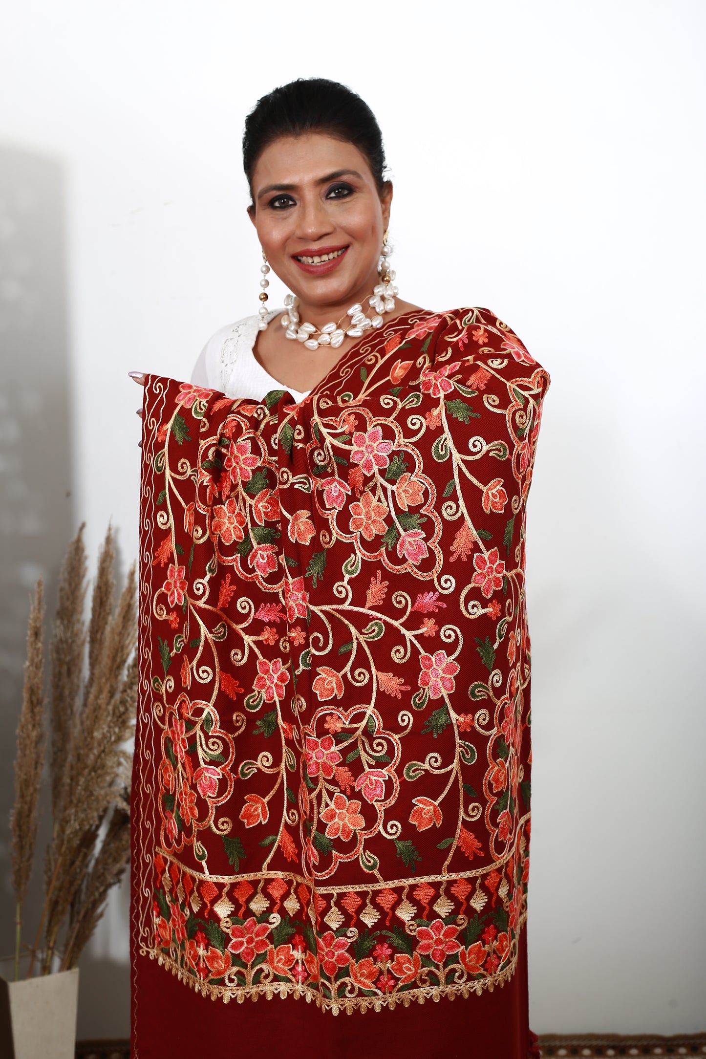 Handmade Aari Embroidery Shawl – Premium Kashmiri Wool Wrap – Soft, Warm & Luxurious – Intricate Floral Art – Timeless Ethnic Elegance