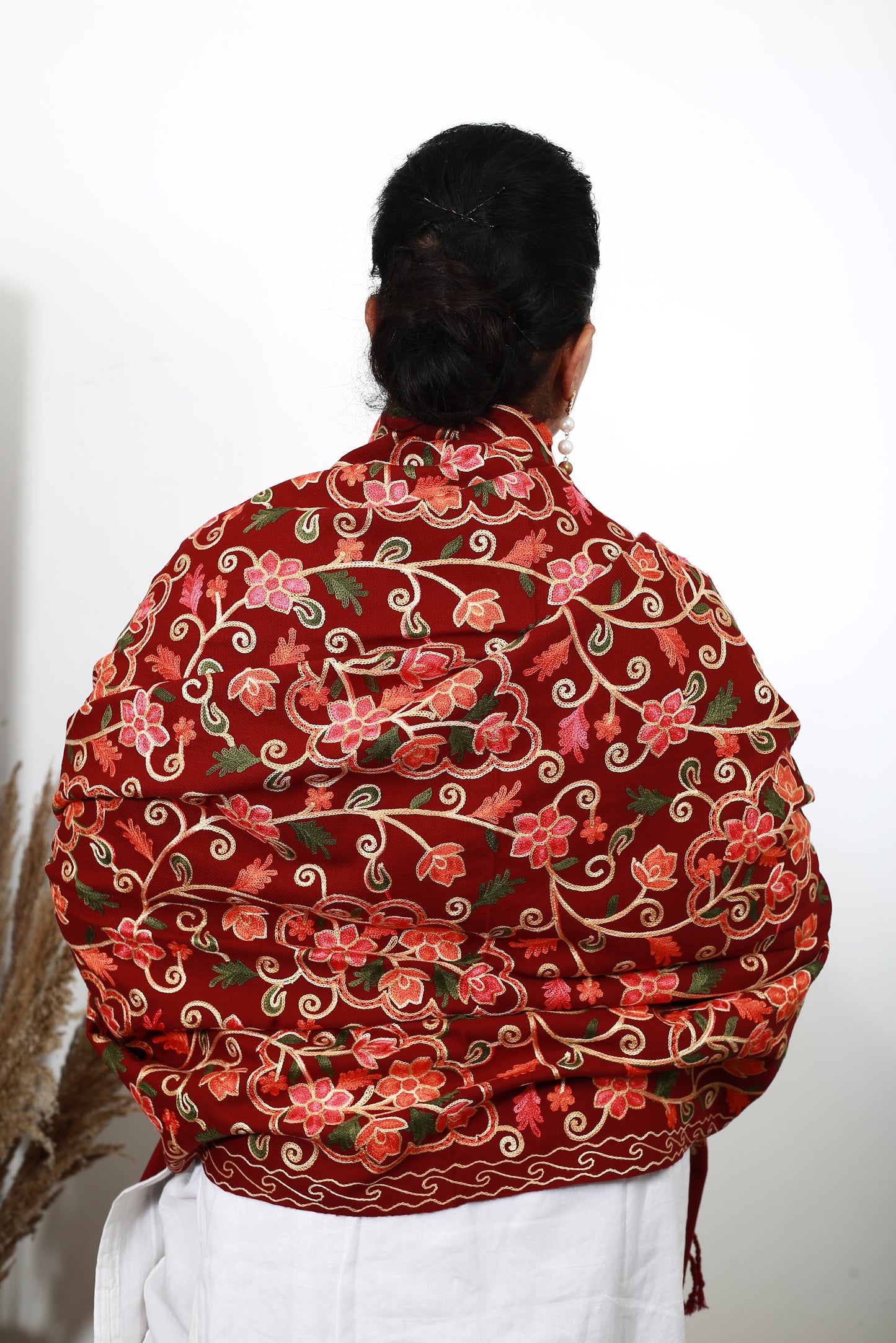 Handmade Aari Embroidery Shawl – Premium Kashmiri Wool Wrap – Soft, Warm & Luxurious – Intricate Floral Art – Timeless Ethnic Elegance