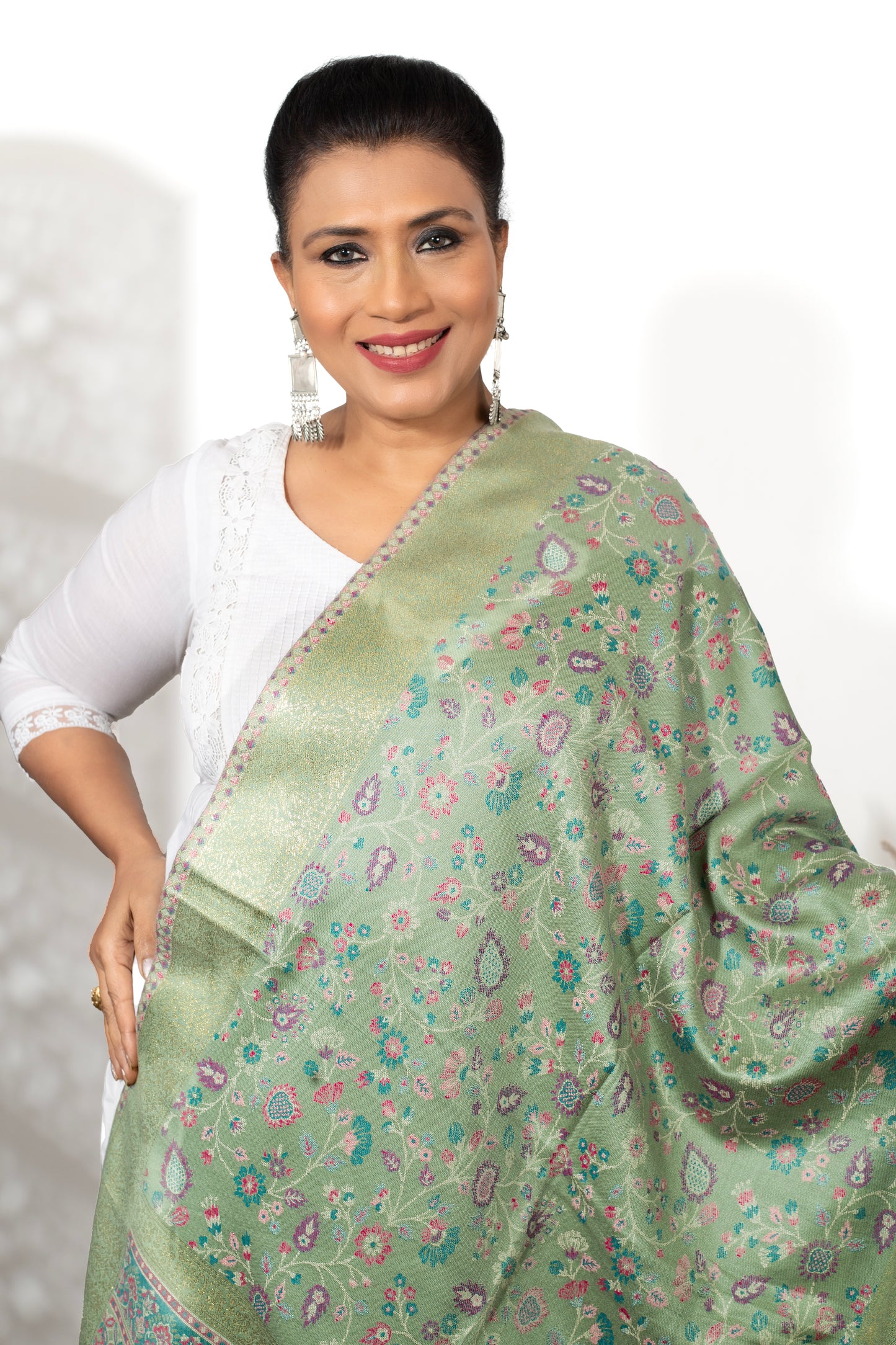 Elegant Zari Stole – Luxurious Silk Wrap with Exquisite Gold Thread Embroidery